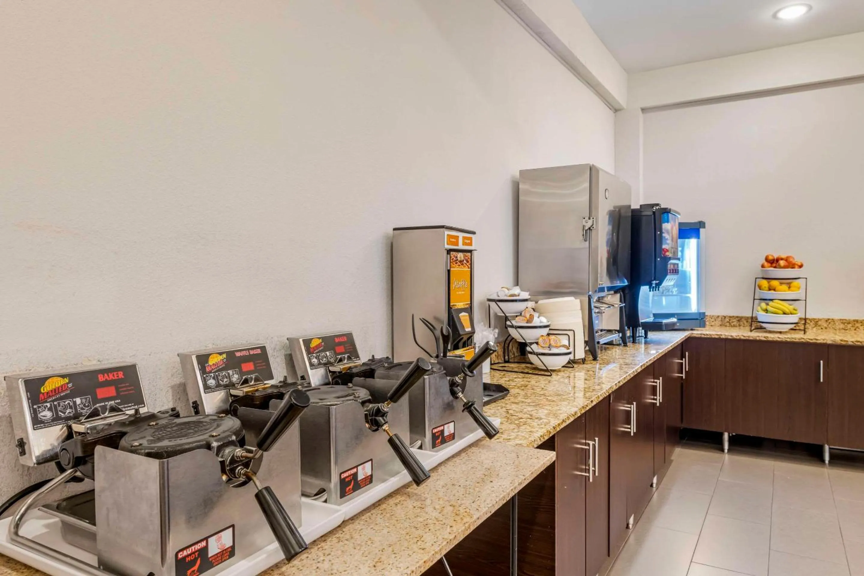 Coffee/tea facilities in MainStay Suites MSP Airport - Mall of America