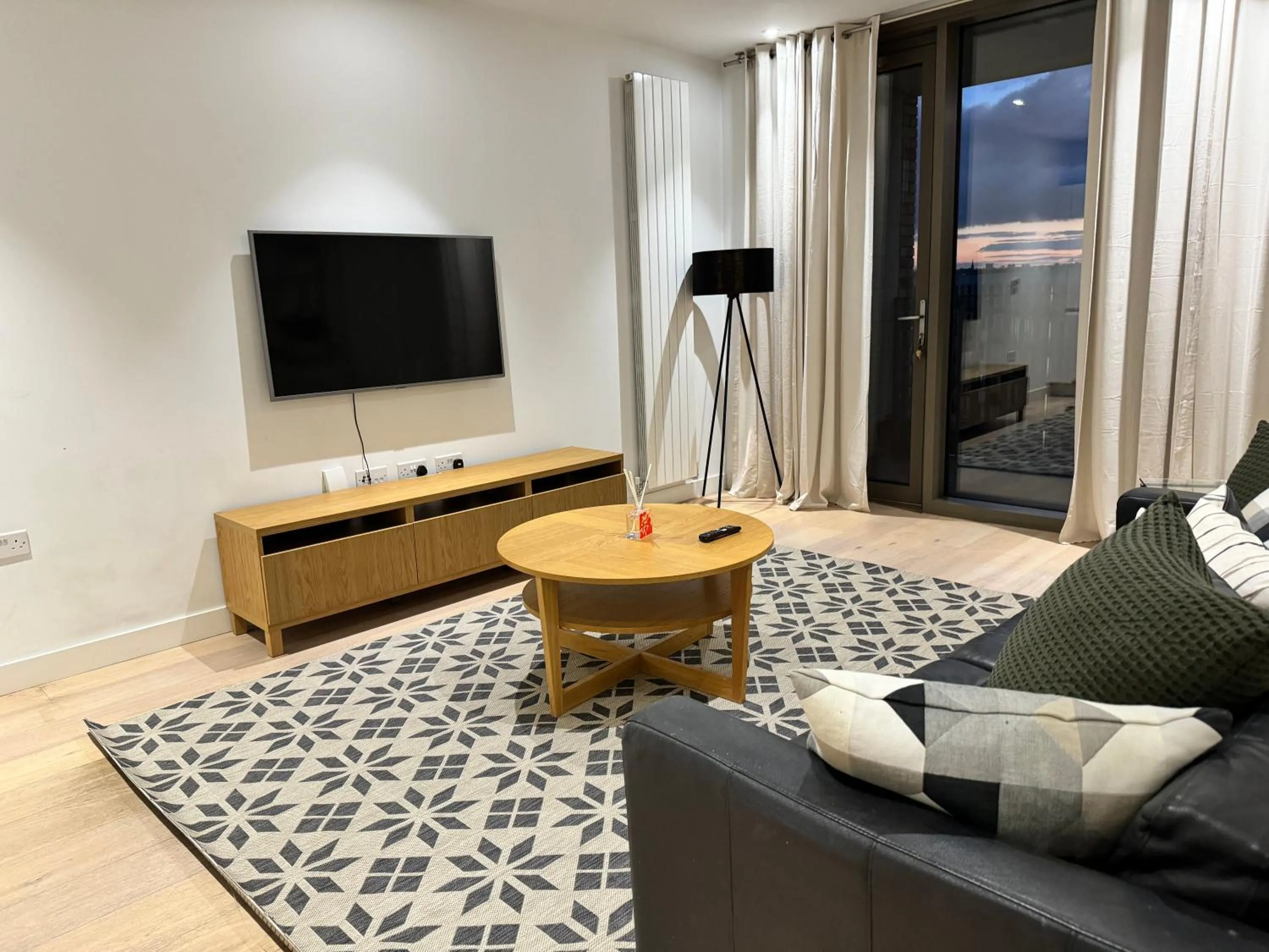 DOCKLANDS STUNNING 2 BED APARTMENT London