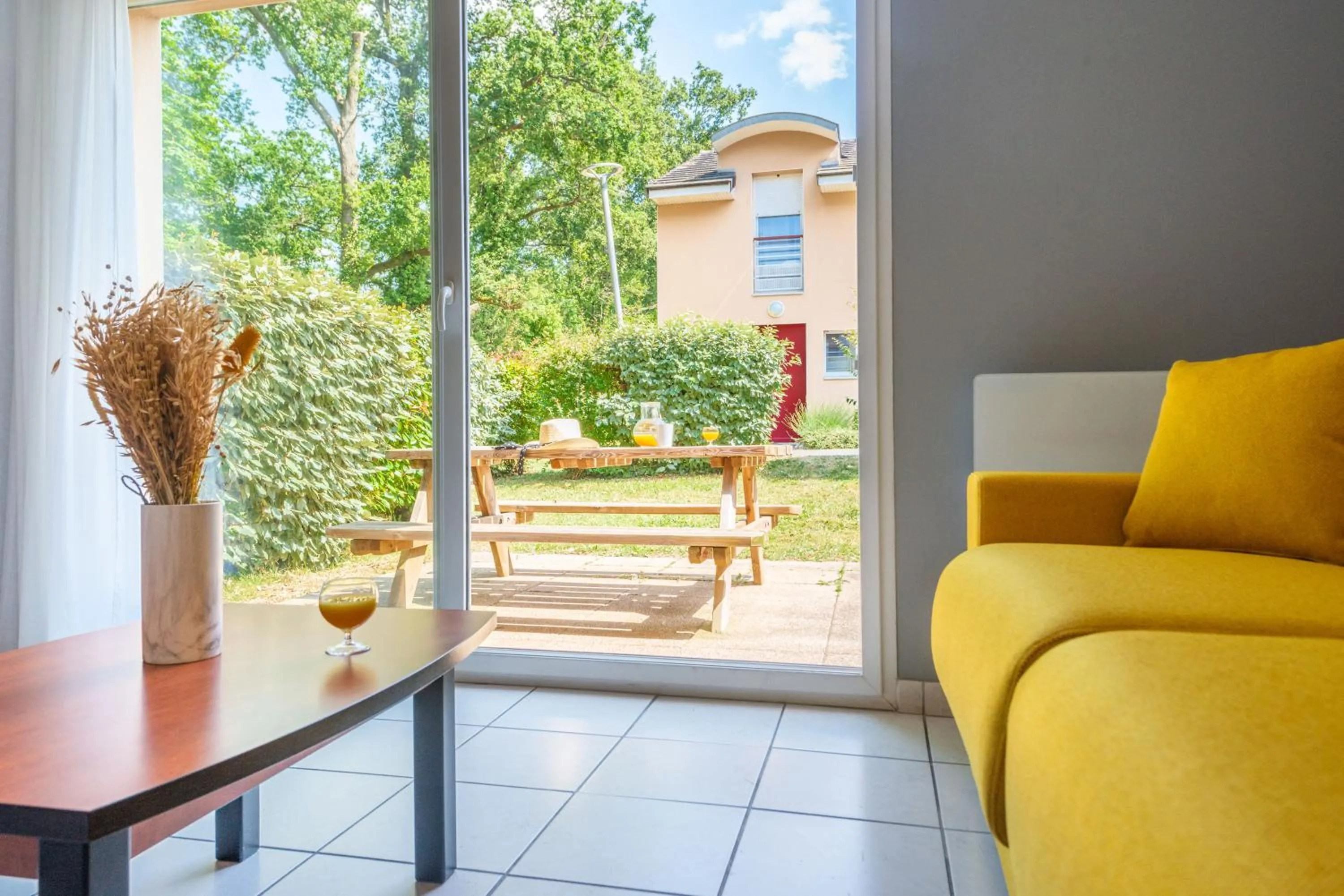 Patio in Comfort Aparthotel Nantes La Beaujoire