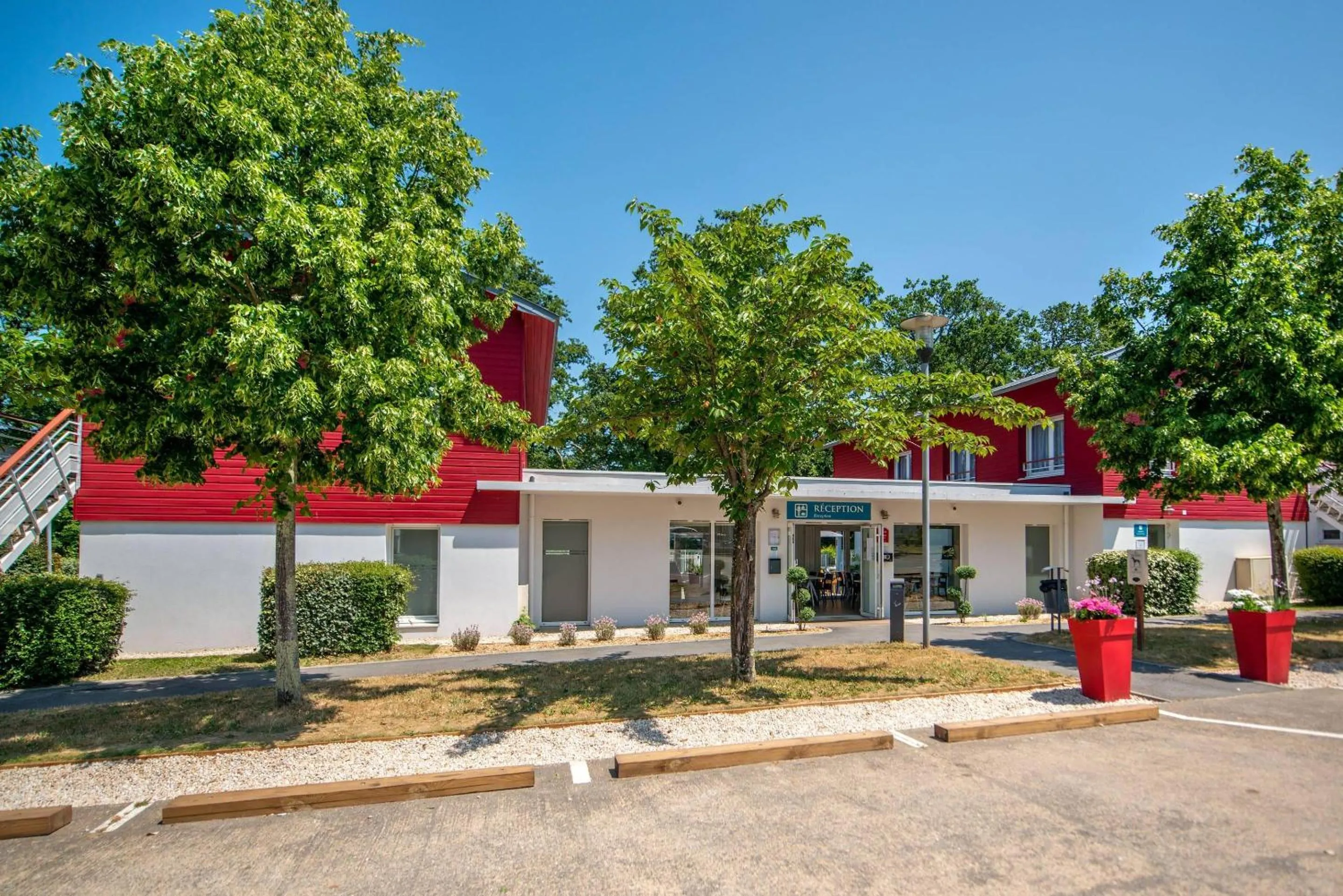 Property building in Comfort Aparthotel Nantes La Beaujoire