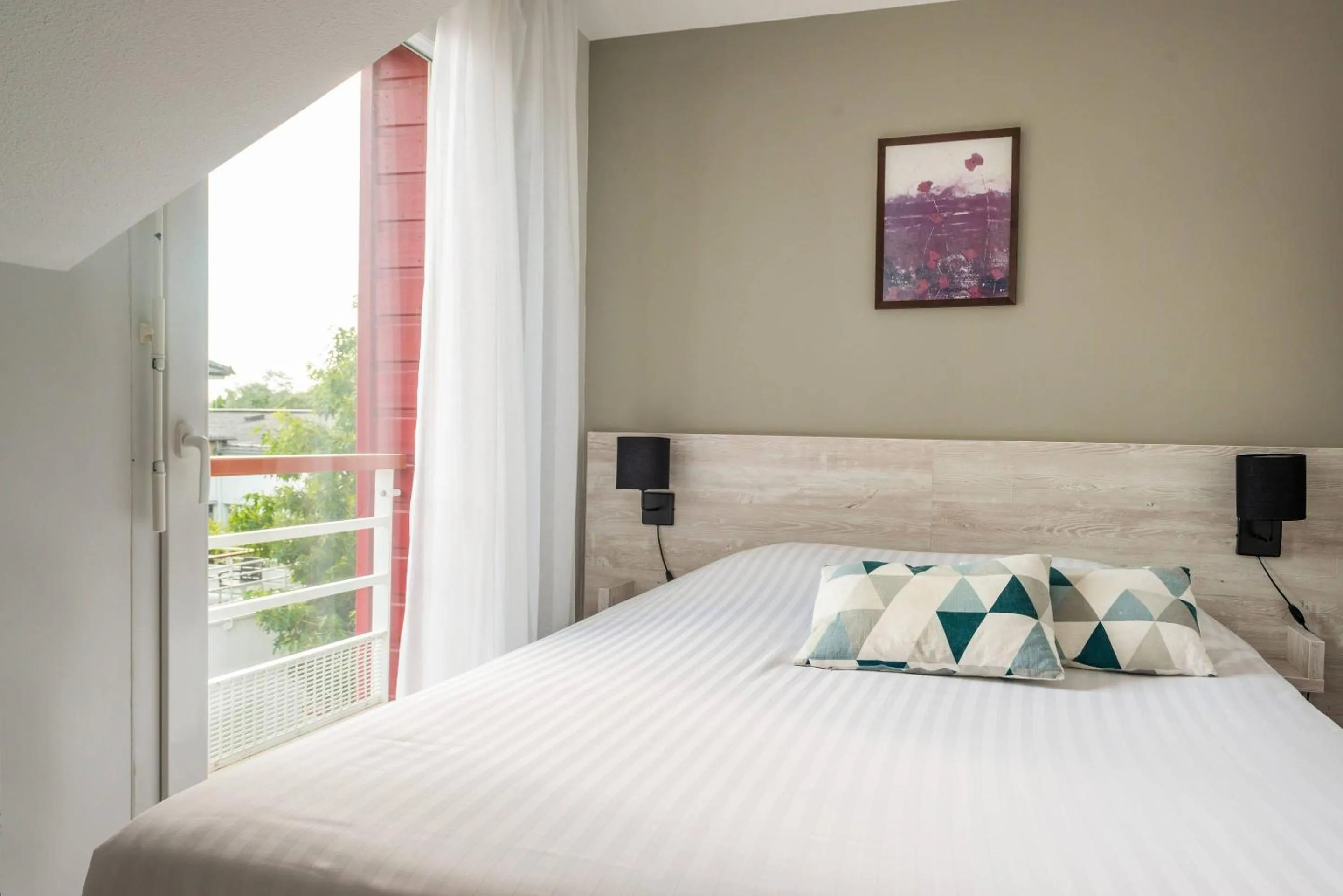 Bedroom, Bed in Comfort Aparthotel Nantes La Beaujoire