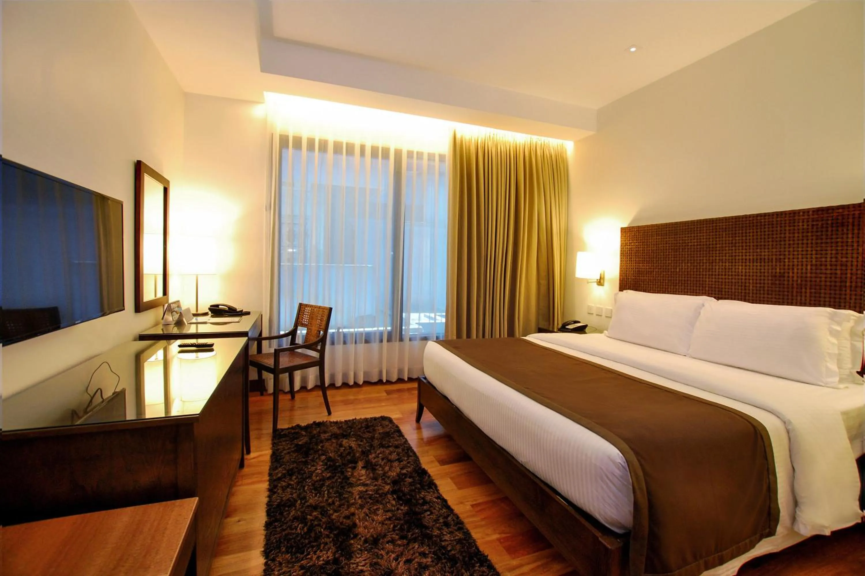 Bed in City Garden Grand Hotel