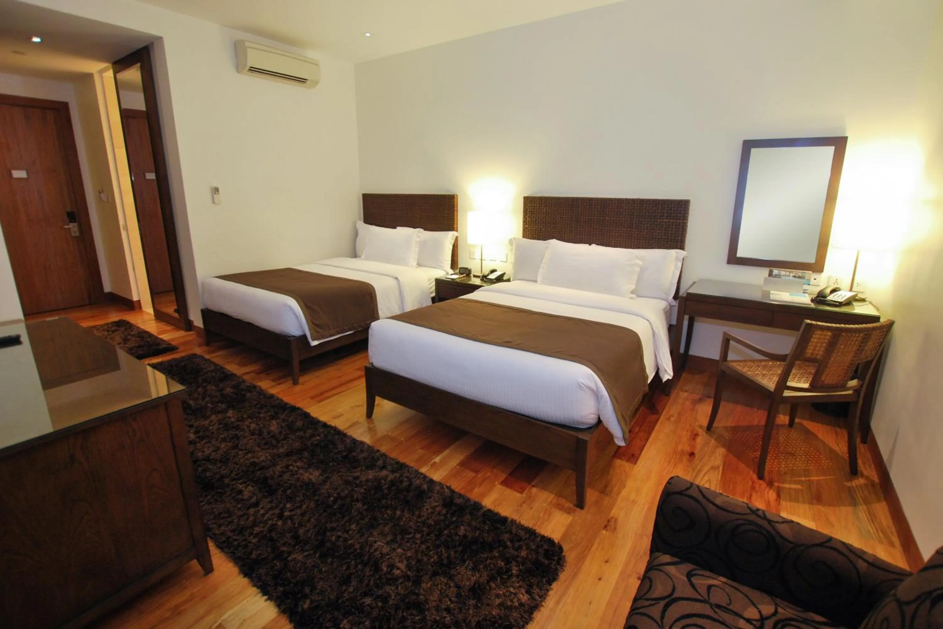 Bed in City Garden Grand Hotel