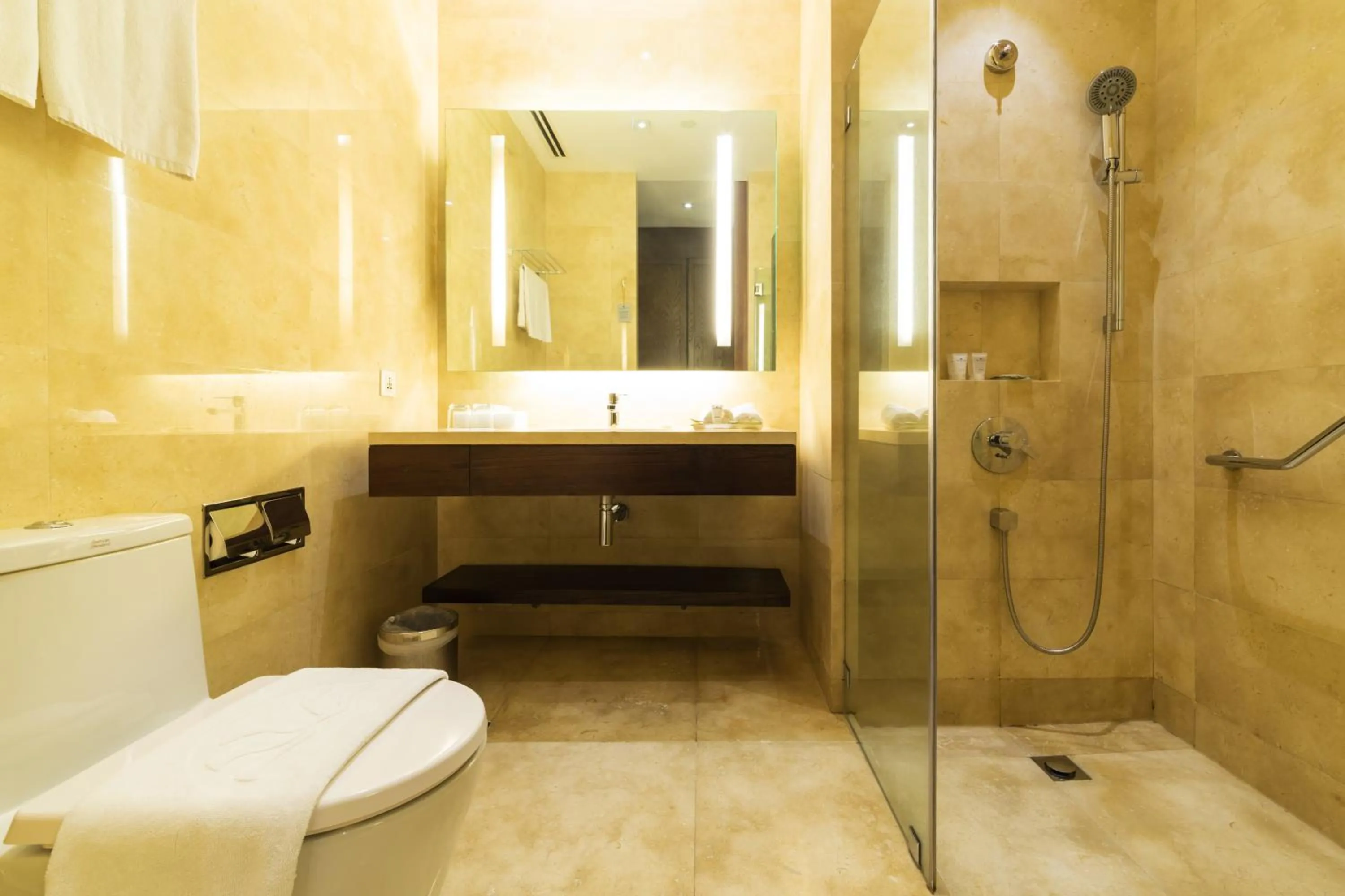 Bathroom in City Garden Grand Hotel