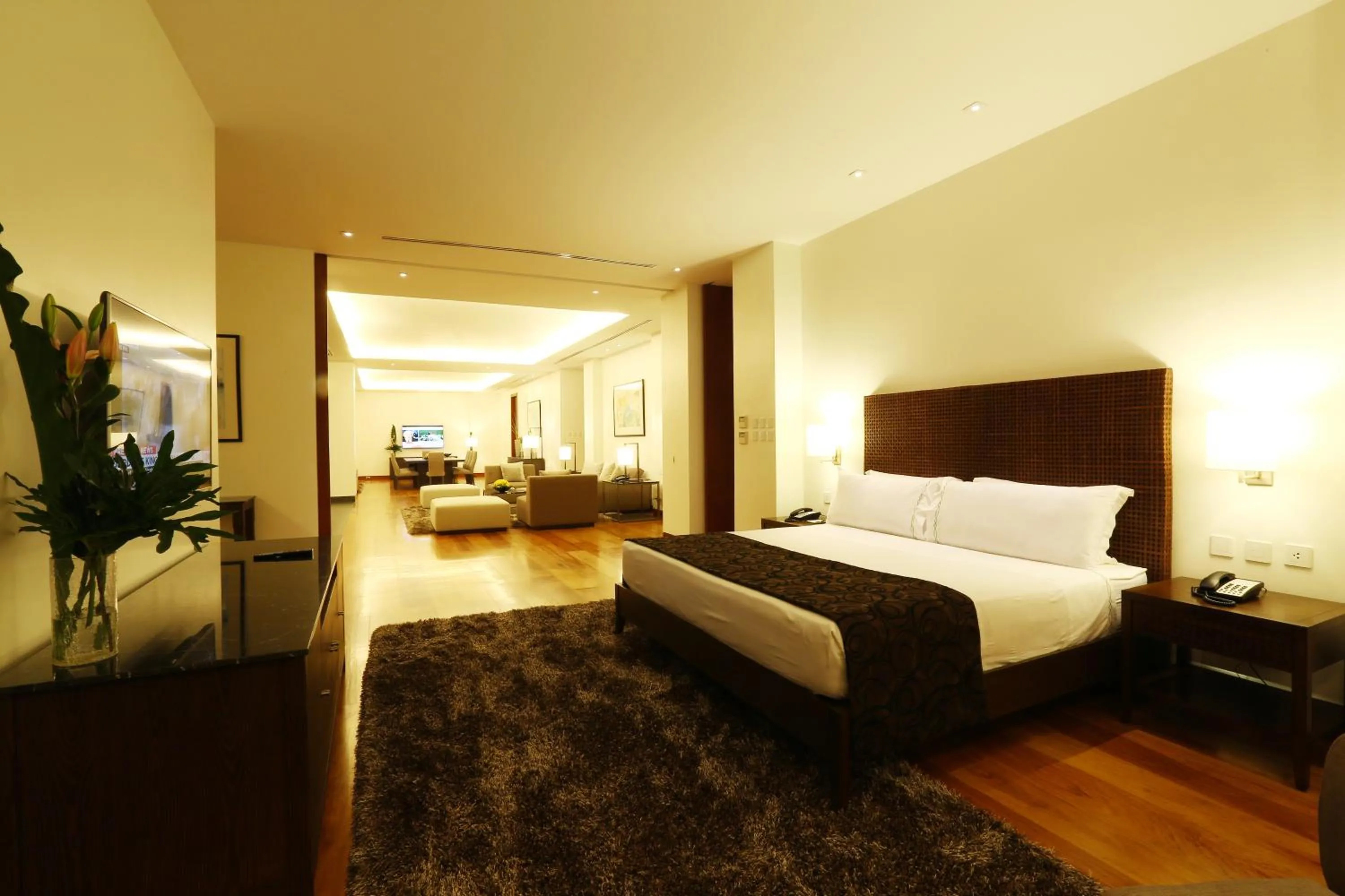 Bed in City Garden Grand Hotel