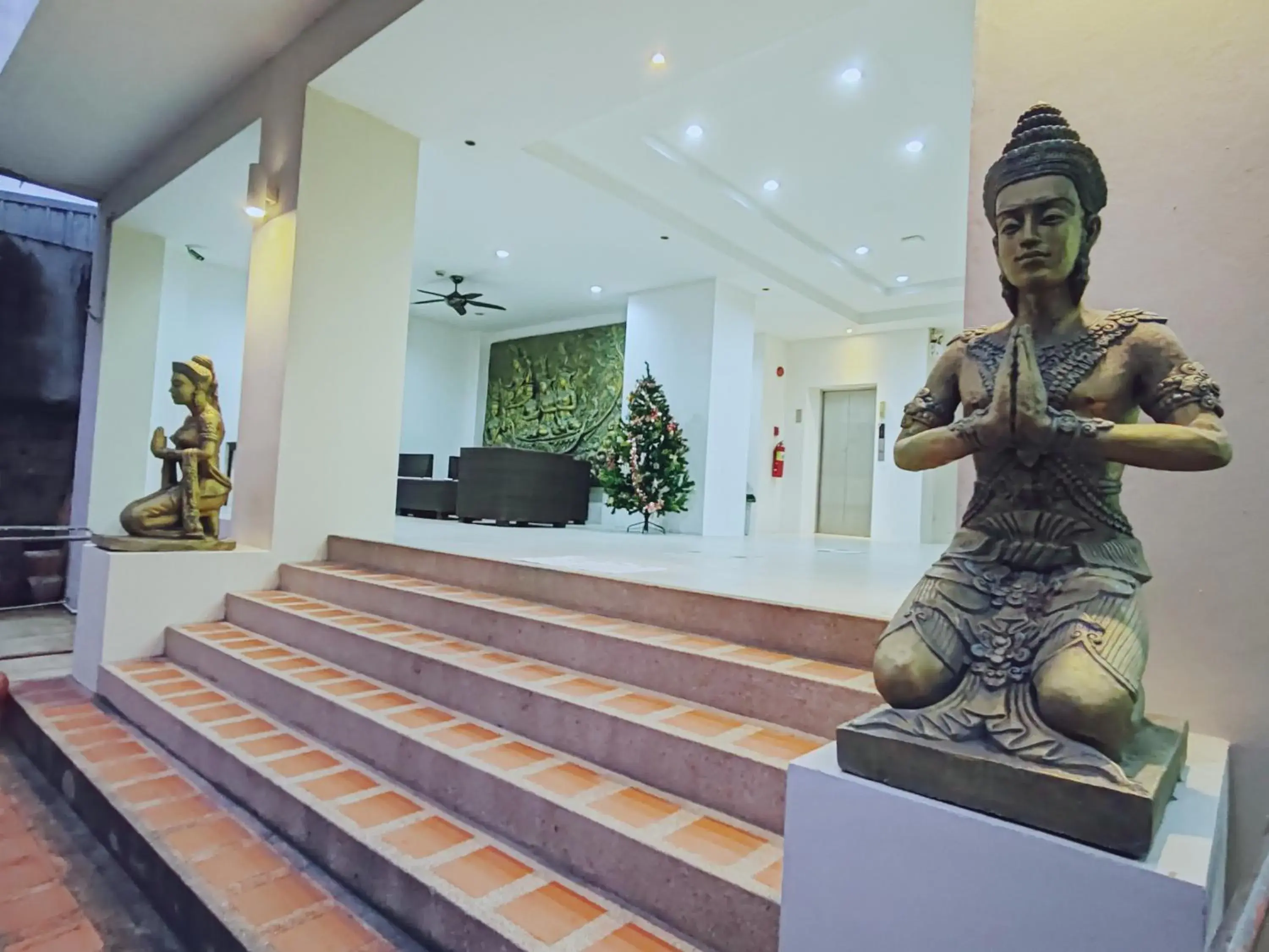 Facade/entrance in Harmony Patong Hotel Facade/entrance in Harmony Patong Hotel