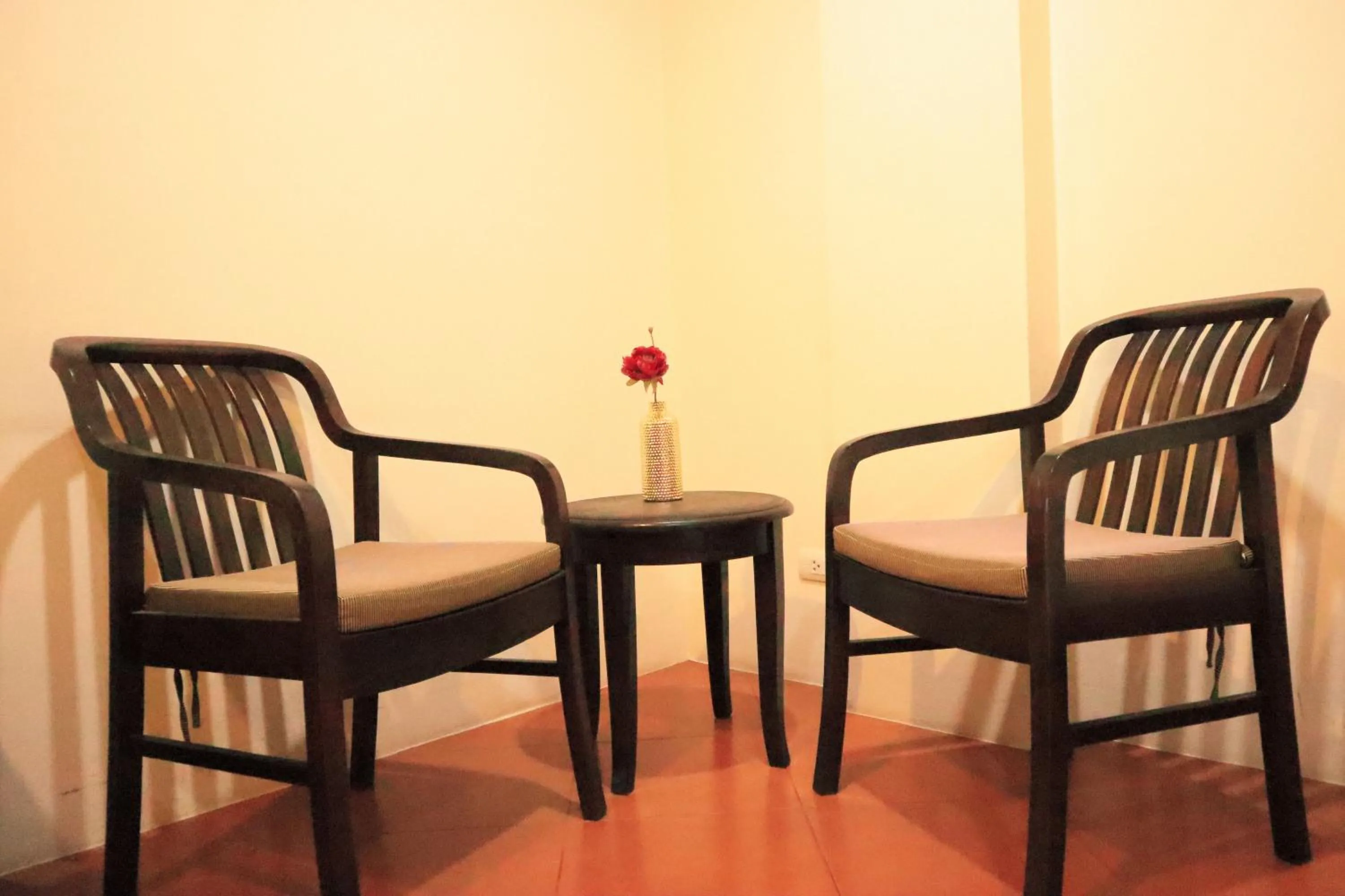 Communal lounge/ TV room in Harmony Patong Hotel