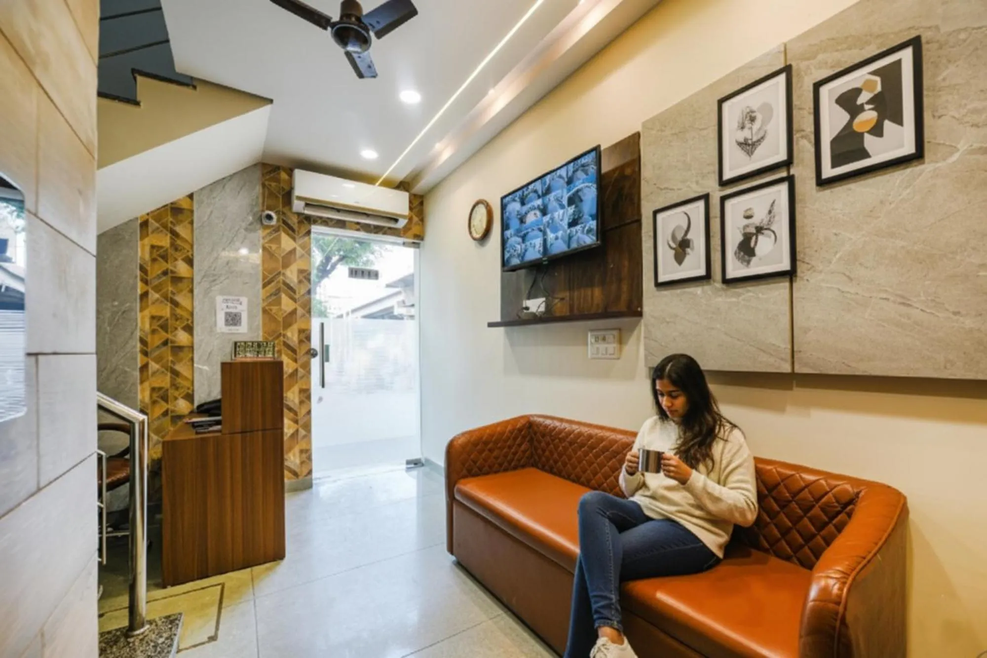Seating area in FabHotel Globe Inn