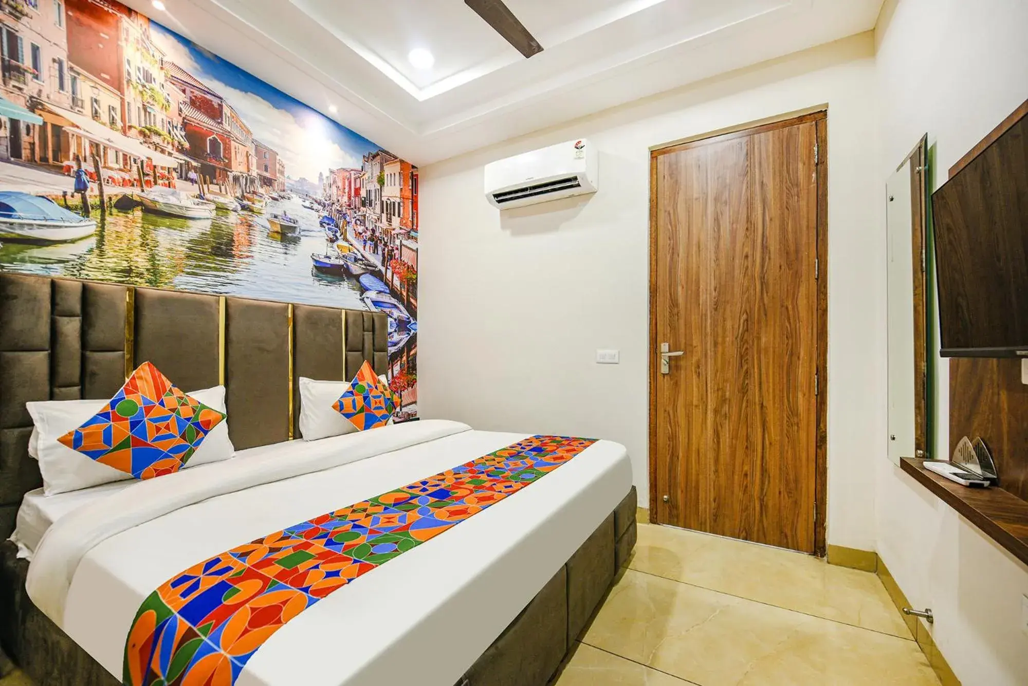 Deluxe Room - single occupancy in FabHotel Globe Inn Deluxe Room - single occupancy in FabHotel Globe Inn