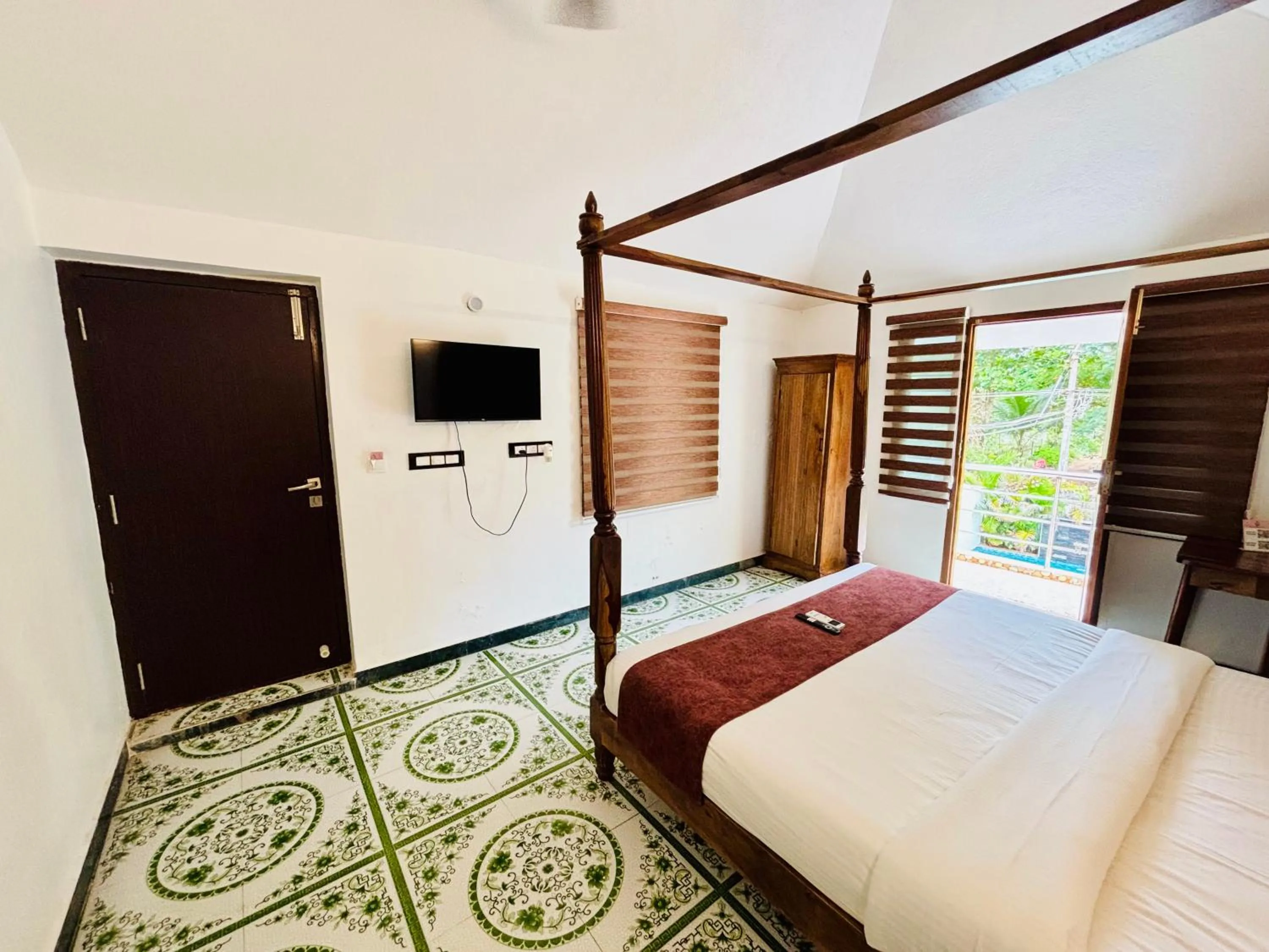 Bed in Courtyard Castle Heritage Resort