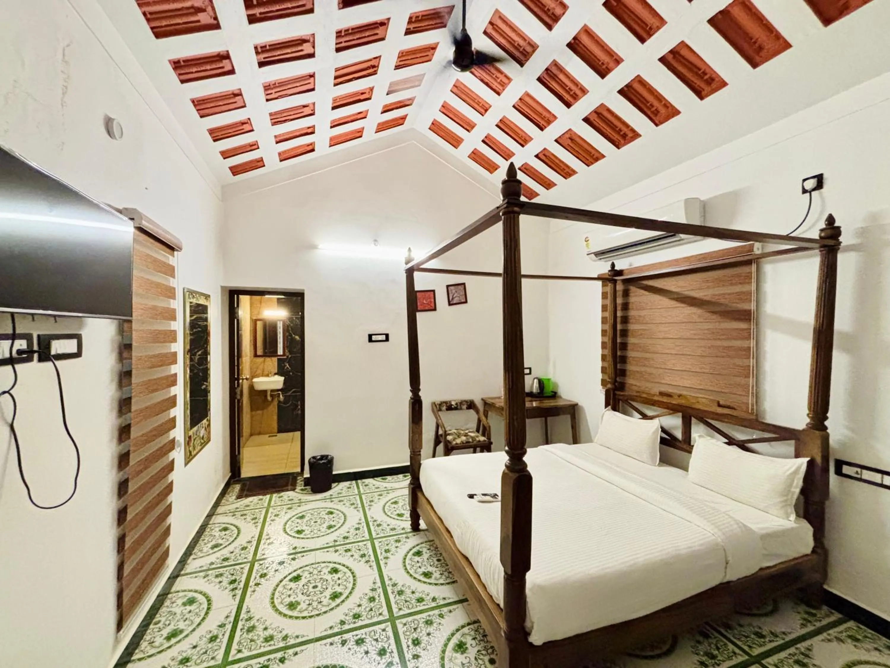 Photo of the whole room, Bed in Courtyard Castle Heritage Resort