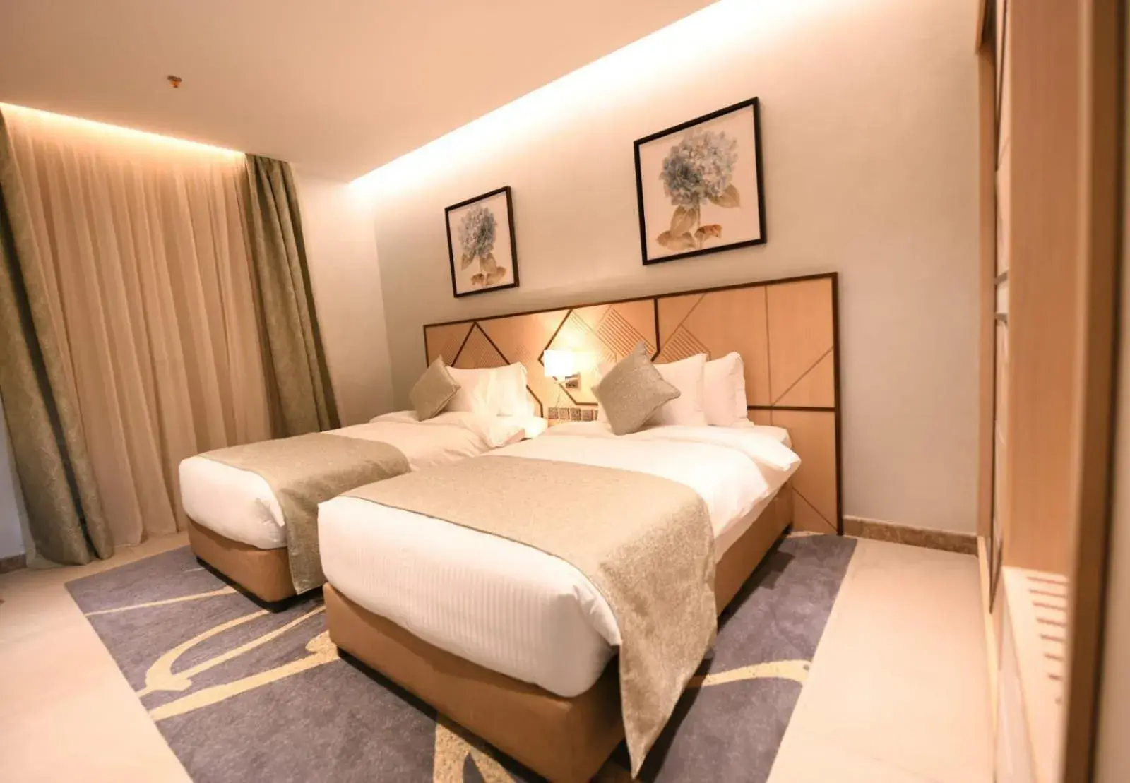 Bedroom, Bed in Renee Hotel Bedroom, Bed in Renee Hotel