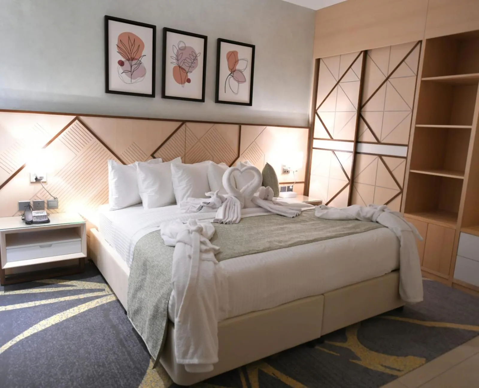 Photo of the whole room, Bed in Renee Hotel