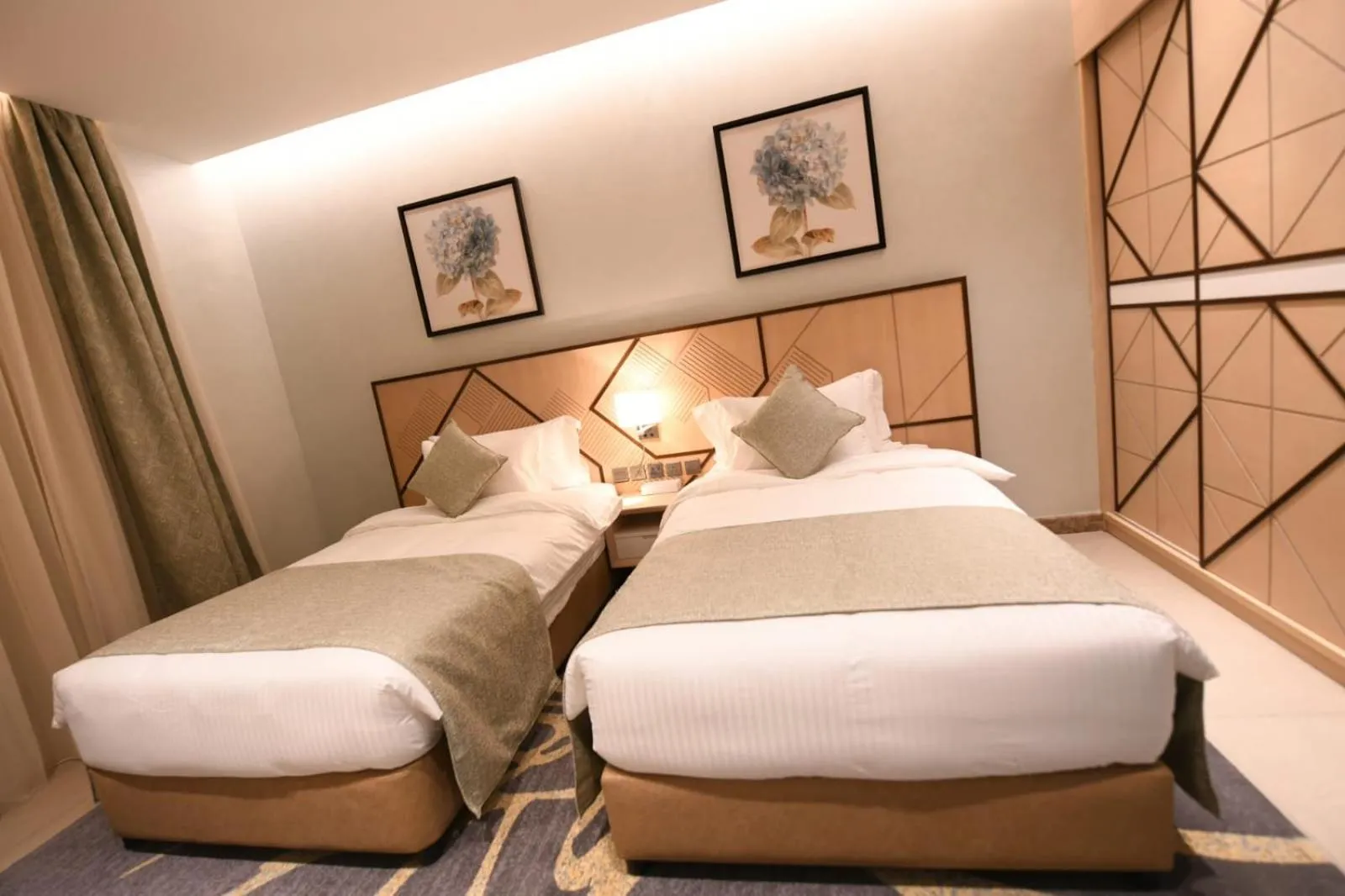 Photo of the whole room, Bed in Renee Hotel