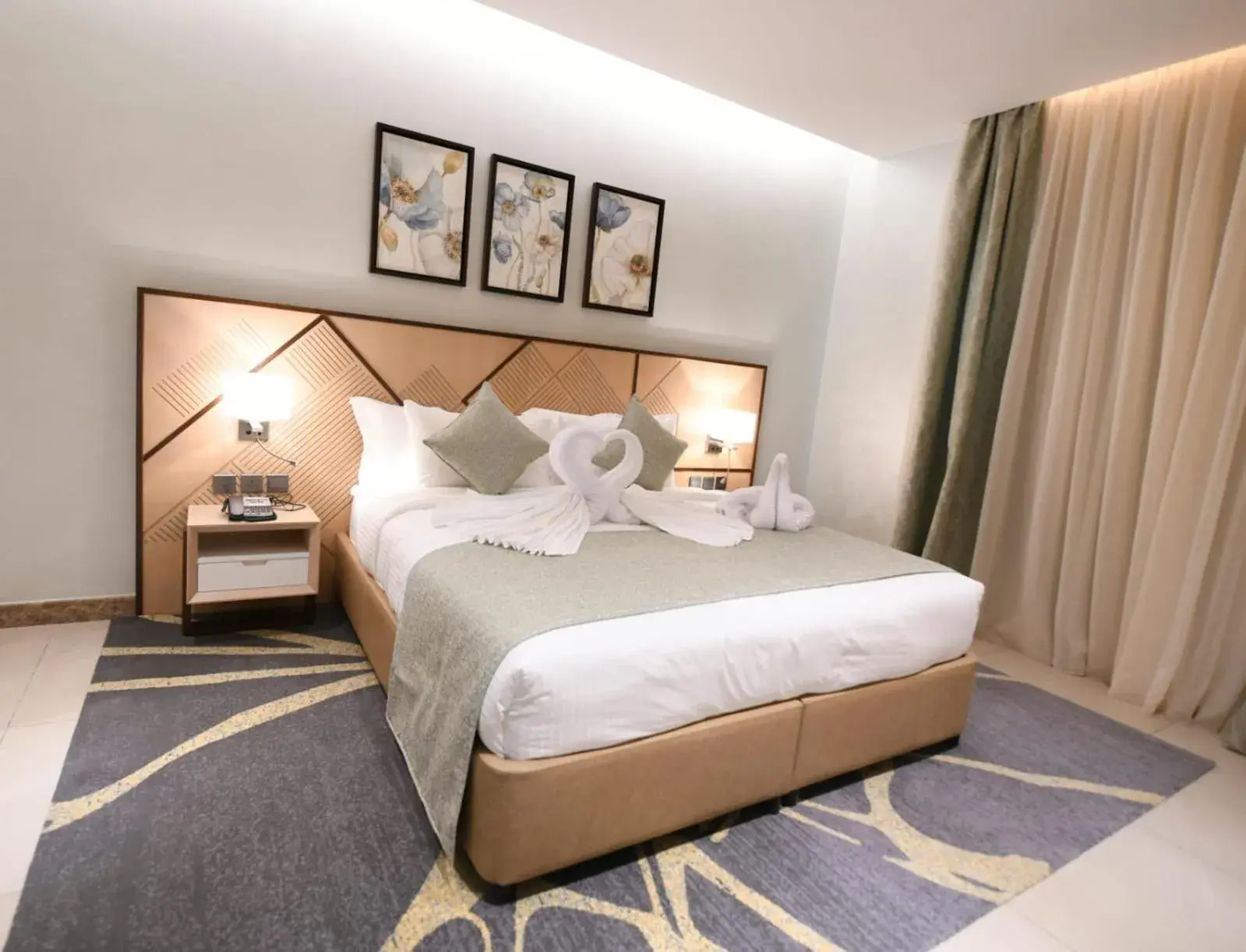 Bedroom, Bed in Renee Hotel Bedroom, Bed in Renee Hotel