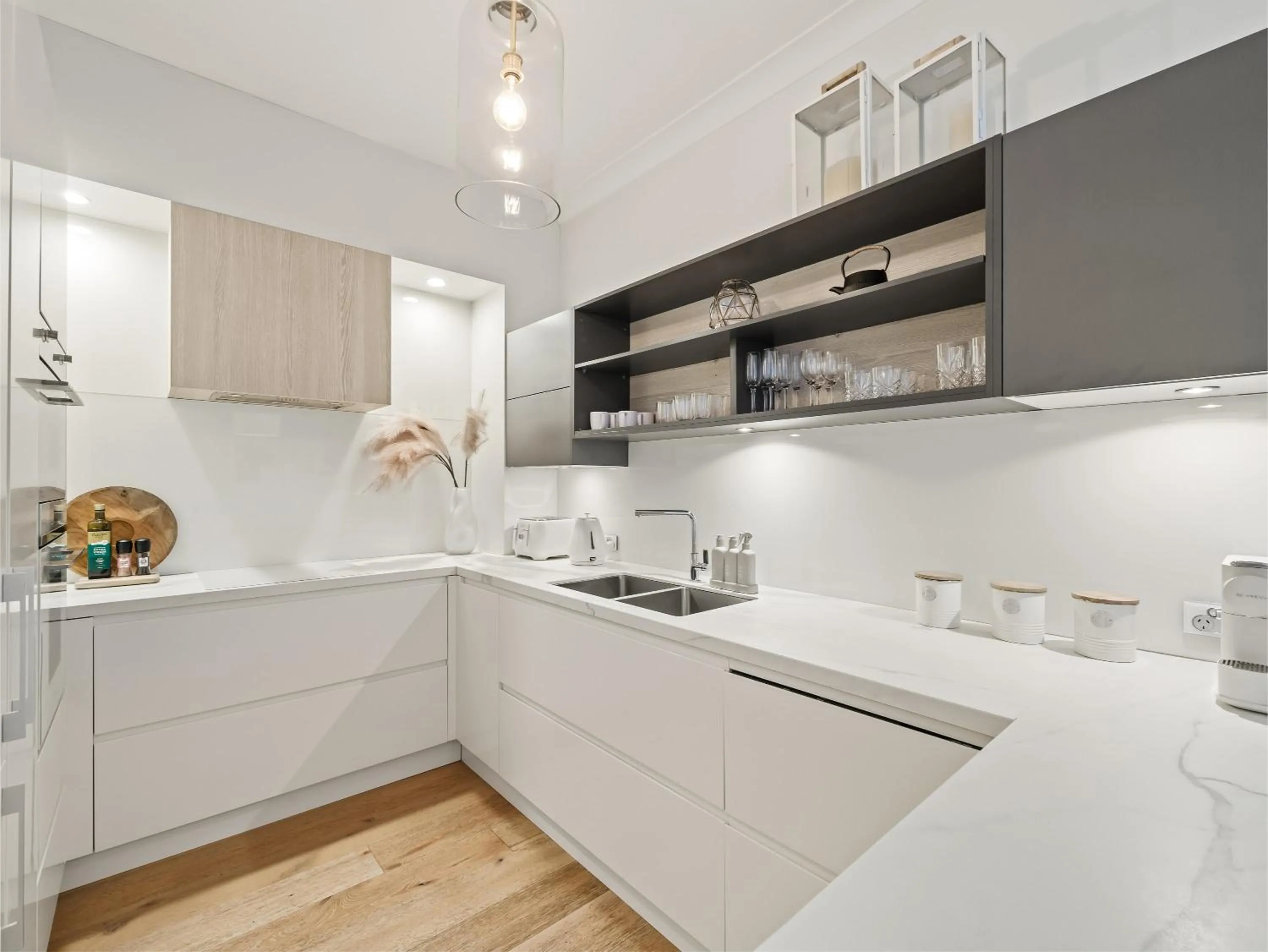 Kitchen or kitchenette in Cocos at Palm View Collective