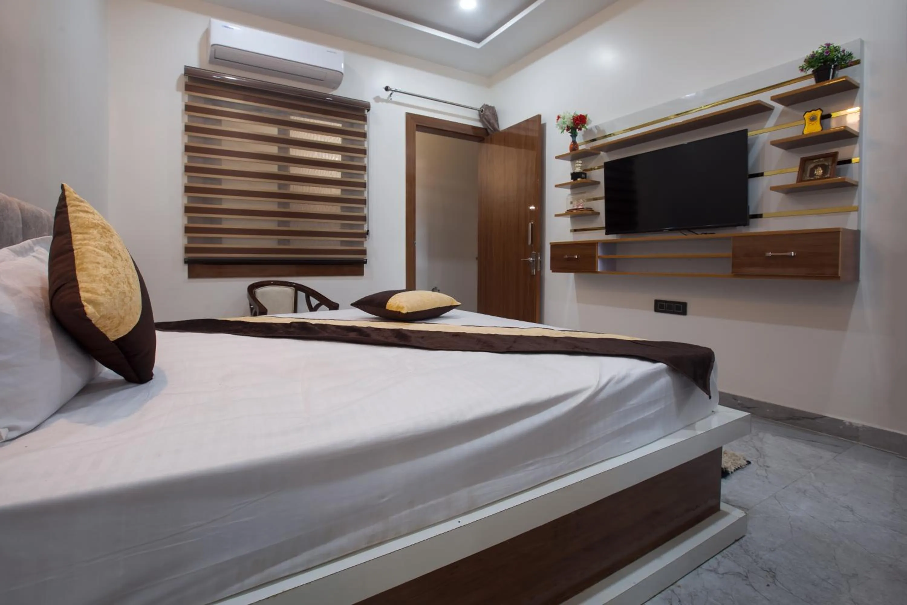 Bed in Madhav Residency