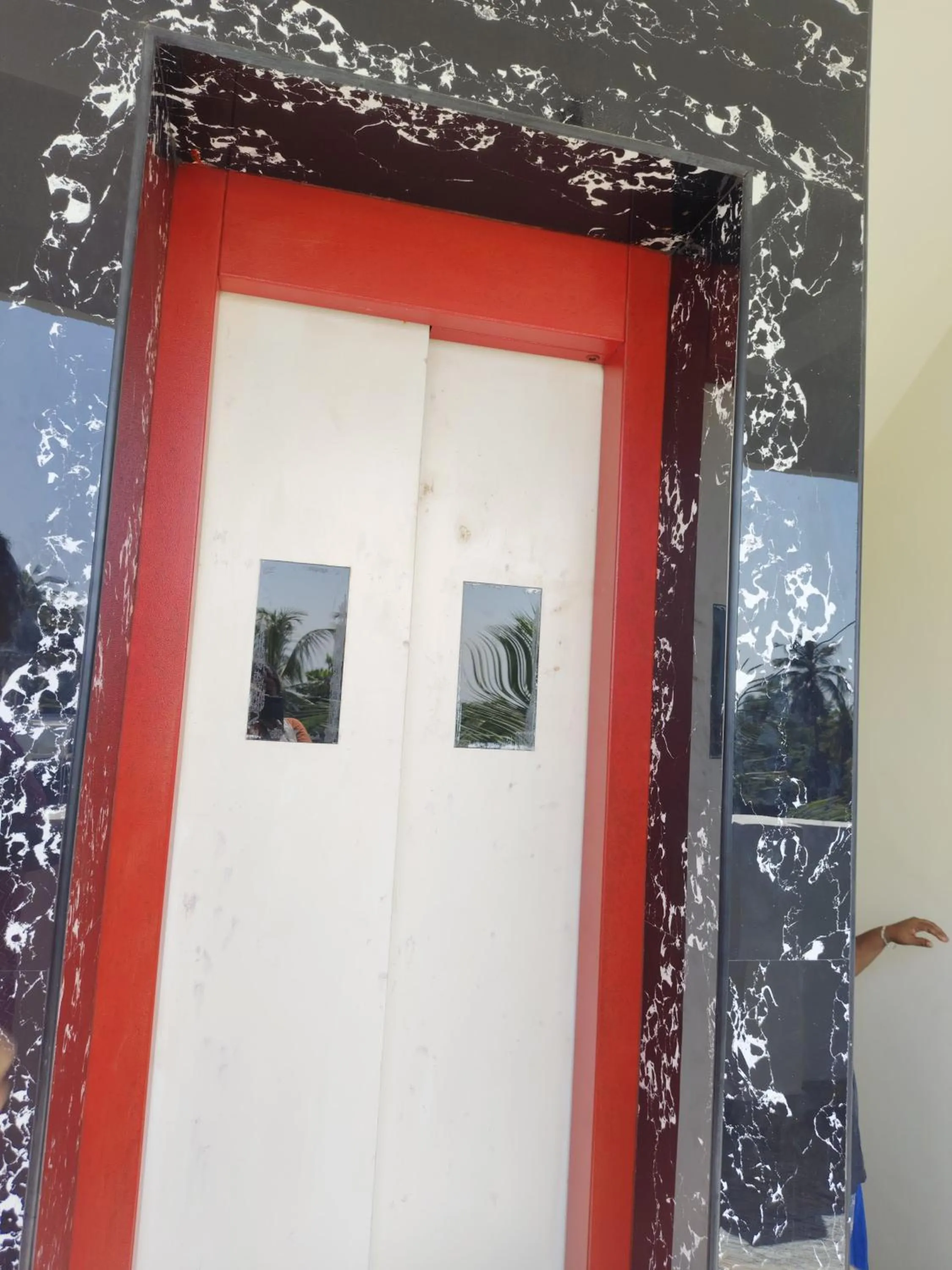 Le Poshe Luxury - TIE