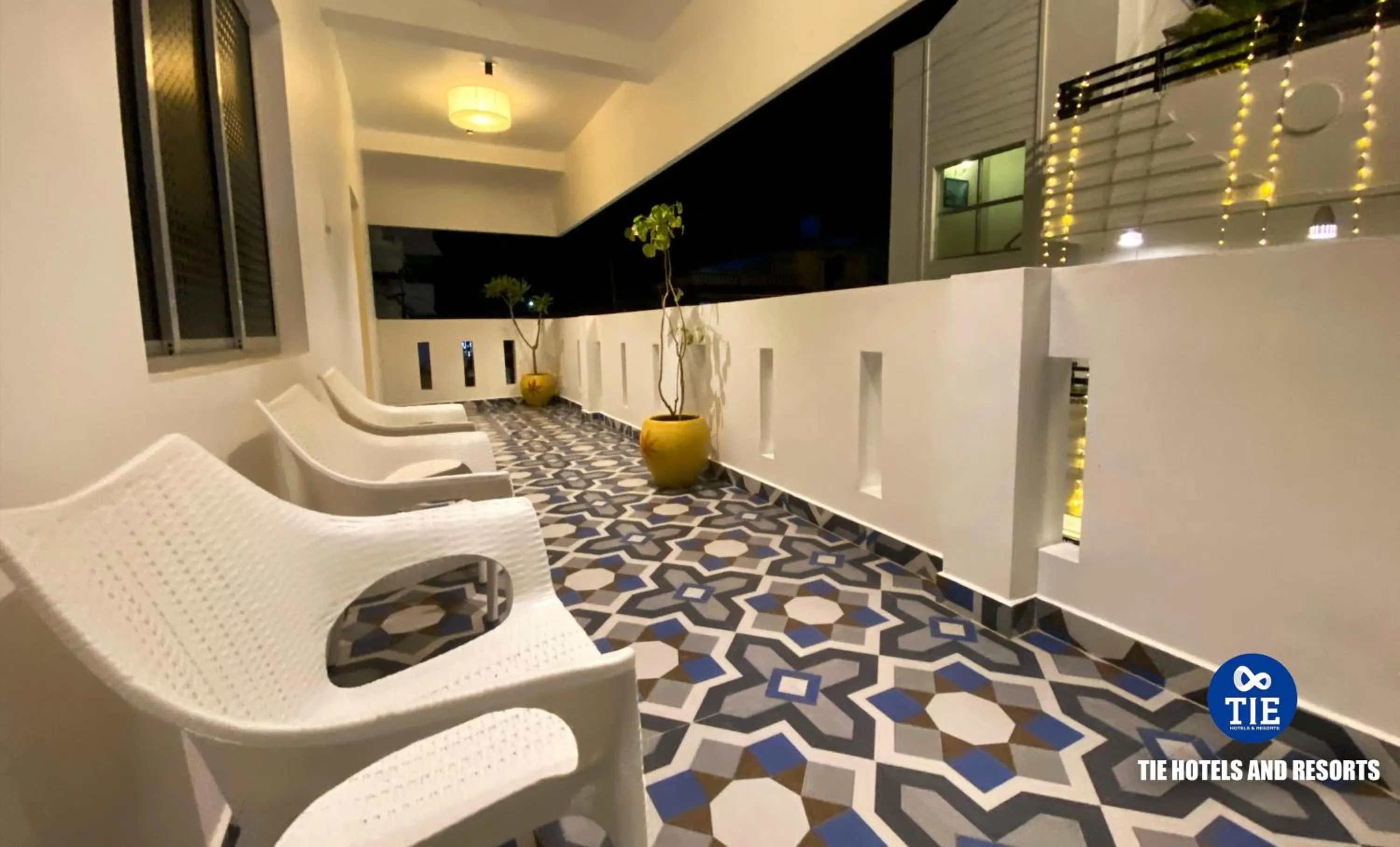 Le Poshe Luxury - TIE