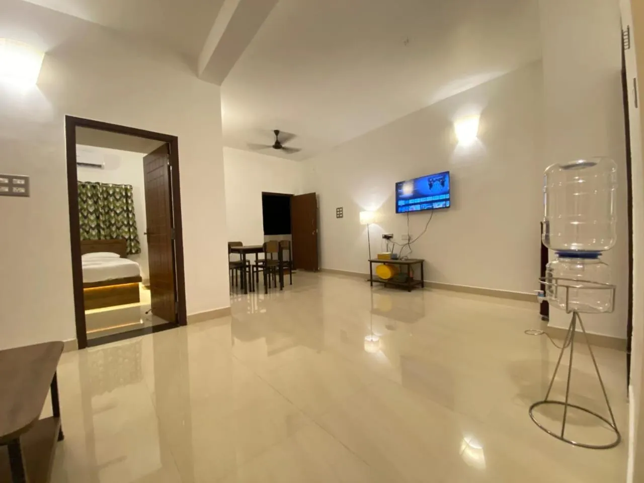 TV and multimedia in Le Poshe Luxury - TIE