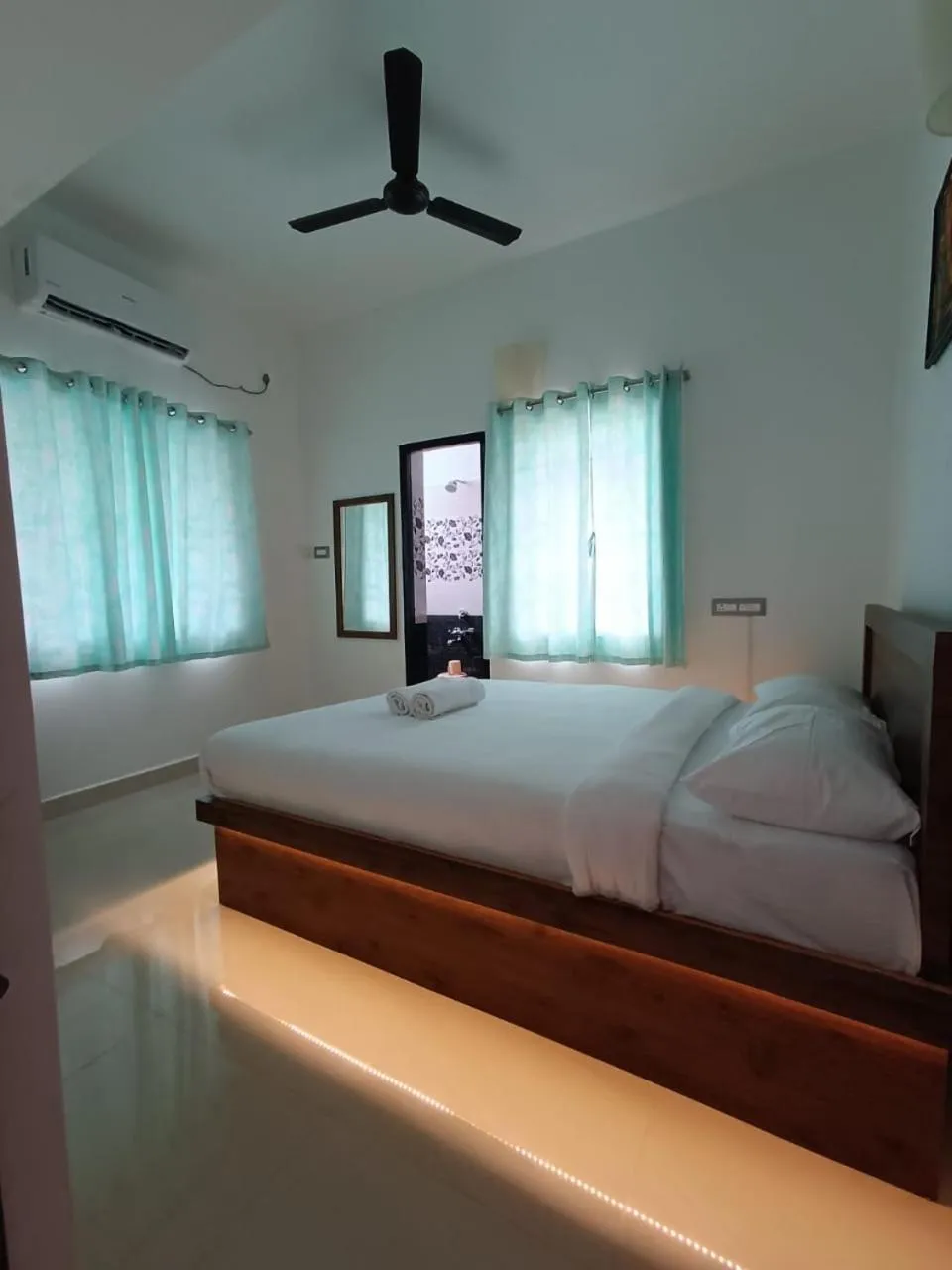 Bed in Le Poshe Luxury - TIE