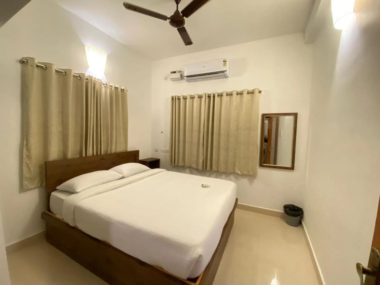 Bed in Le Poshe Luxury - TIE