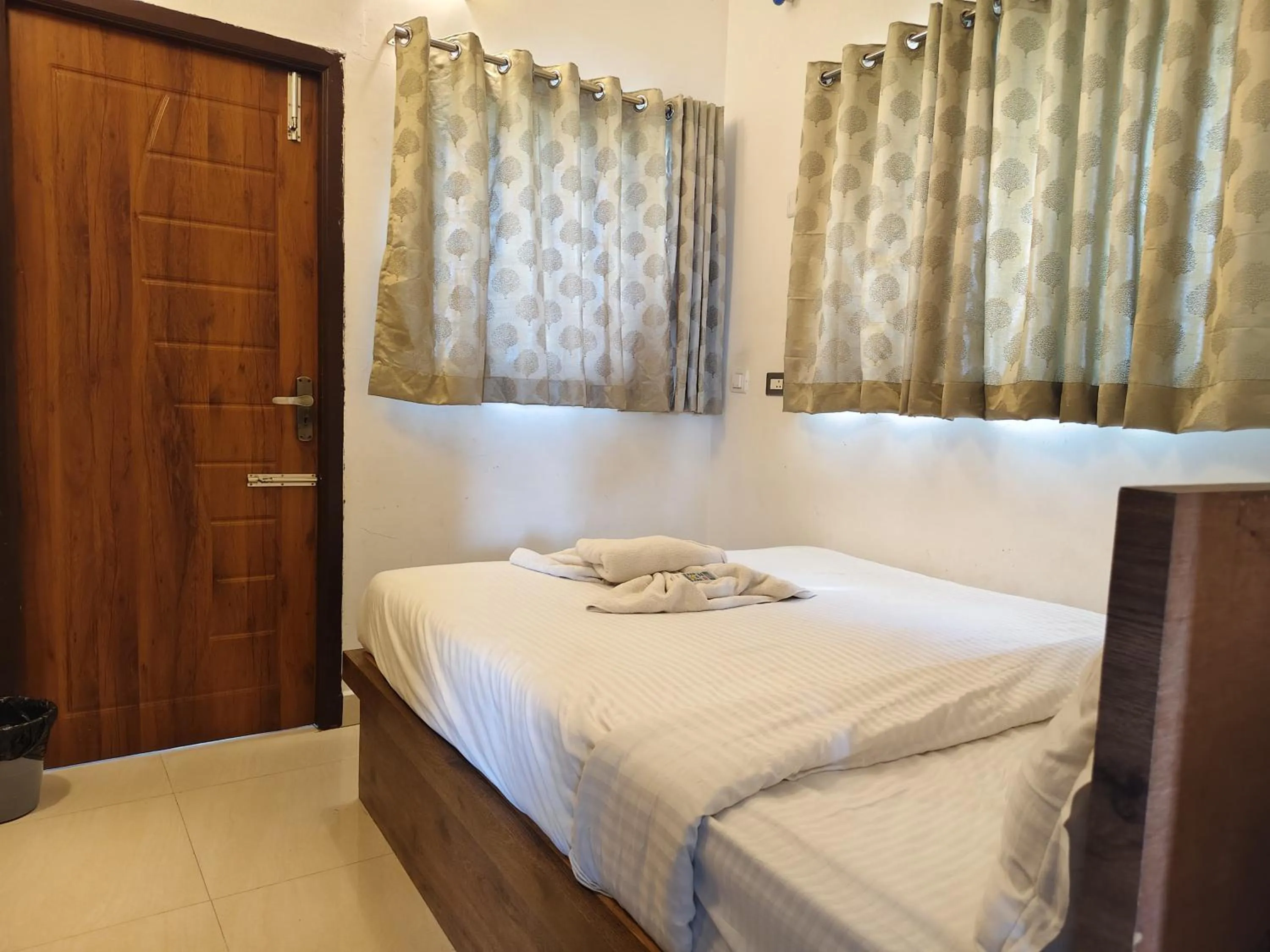 Bed in Le Poshe Luxury - TIE