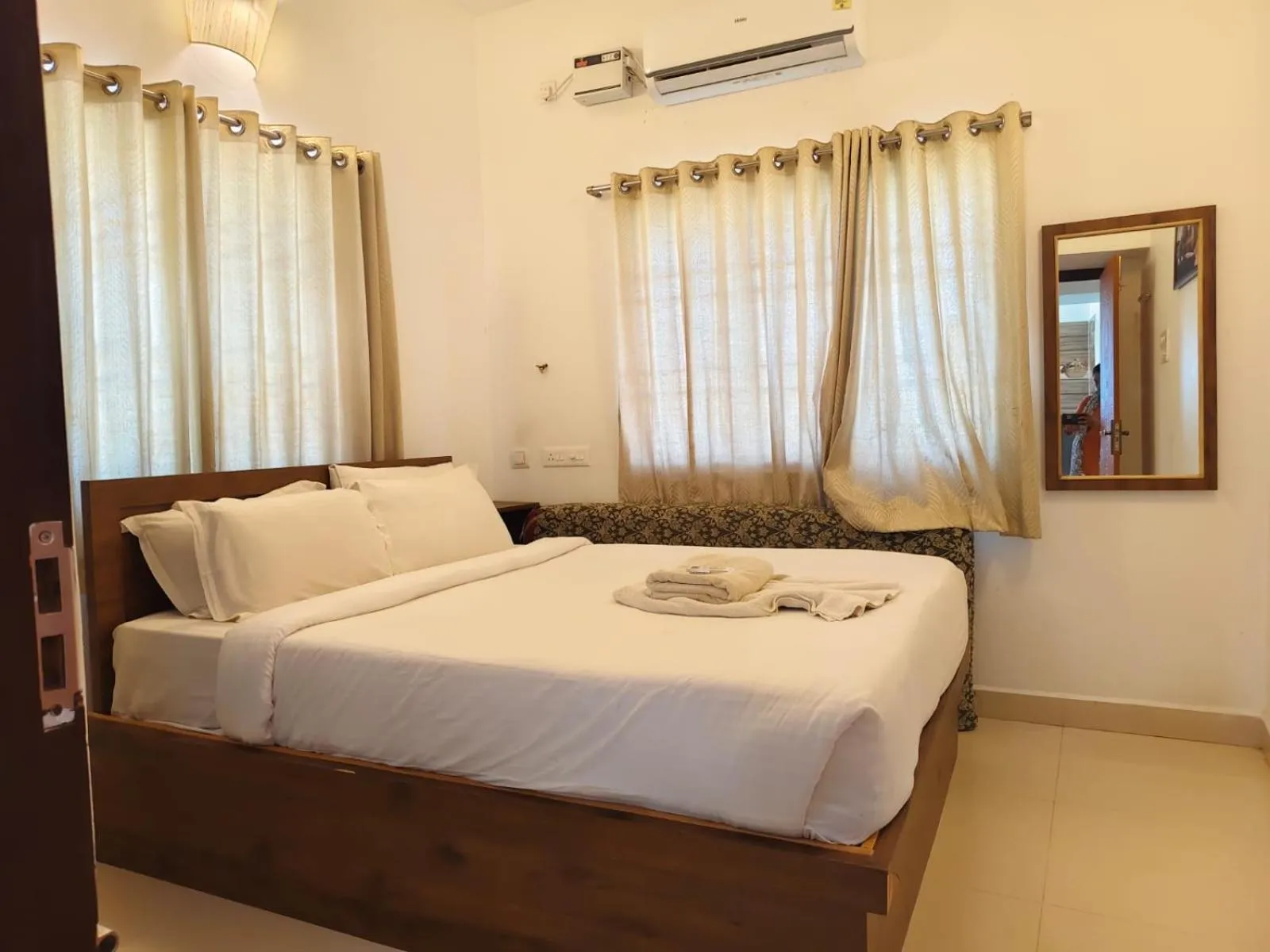 Bed in Le Poshe Luxury - TIE