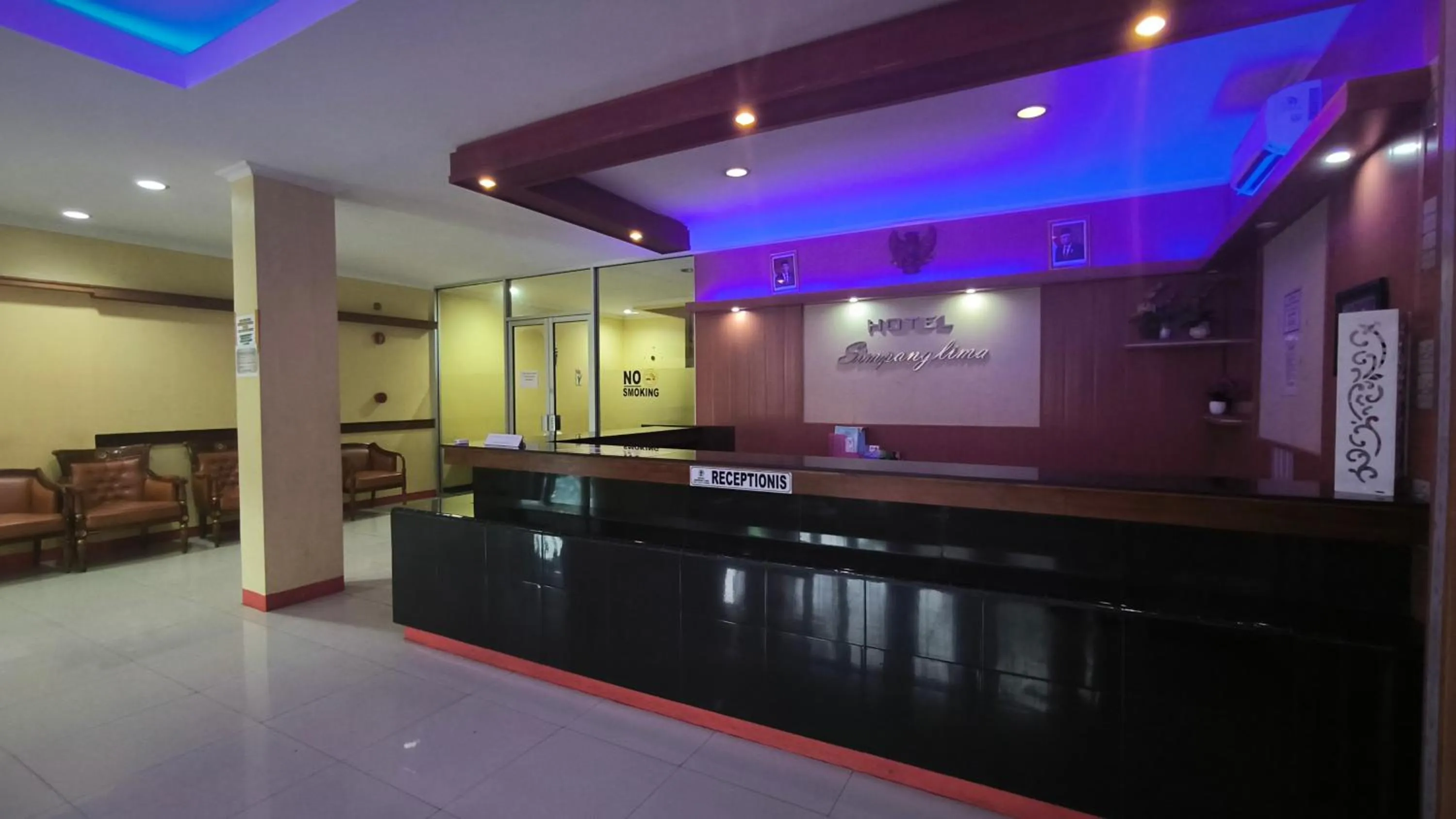 Lobby or reception in Hotel Simpang Lima Semarang