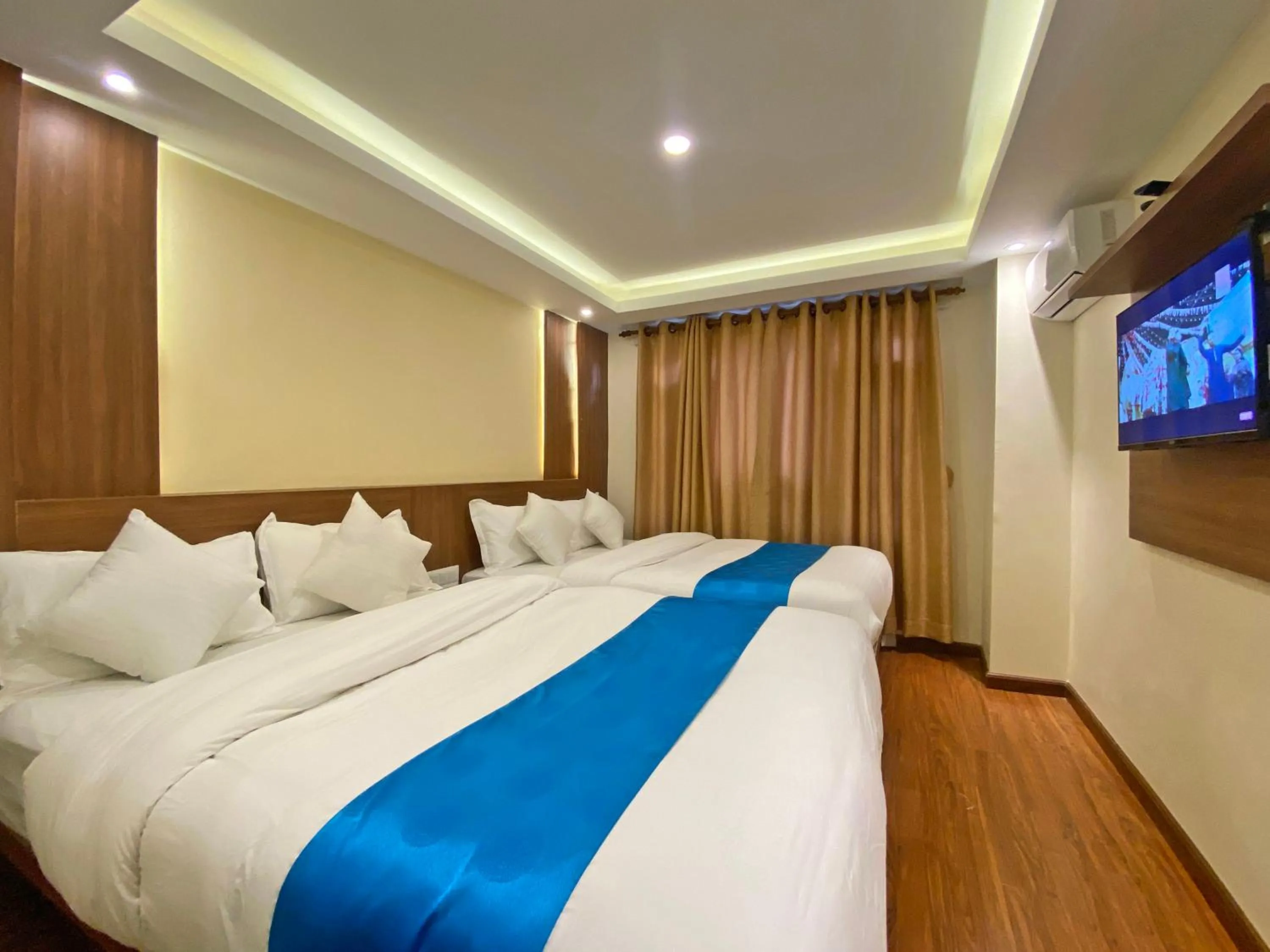 Communal lounge/ TV room in Hotel Dipjyoti