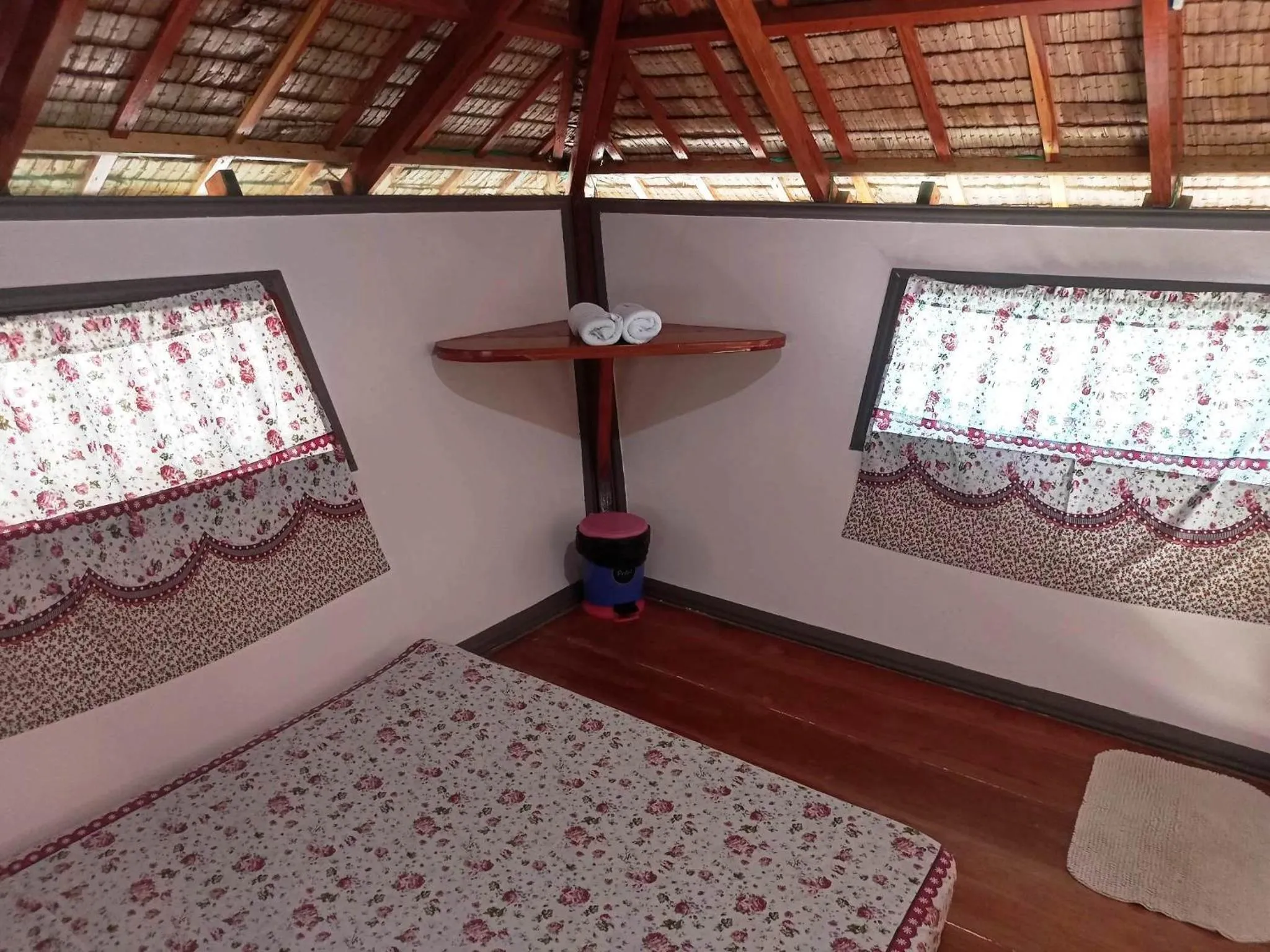 Guests, Bed in Ausan Beach Front Cottages