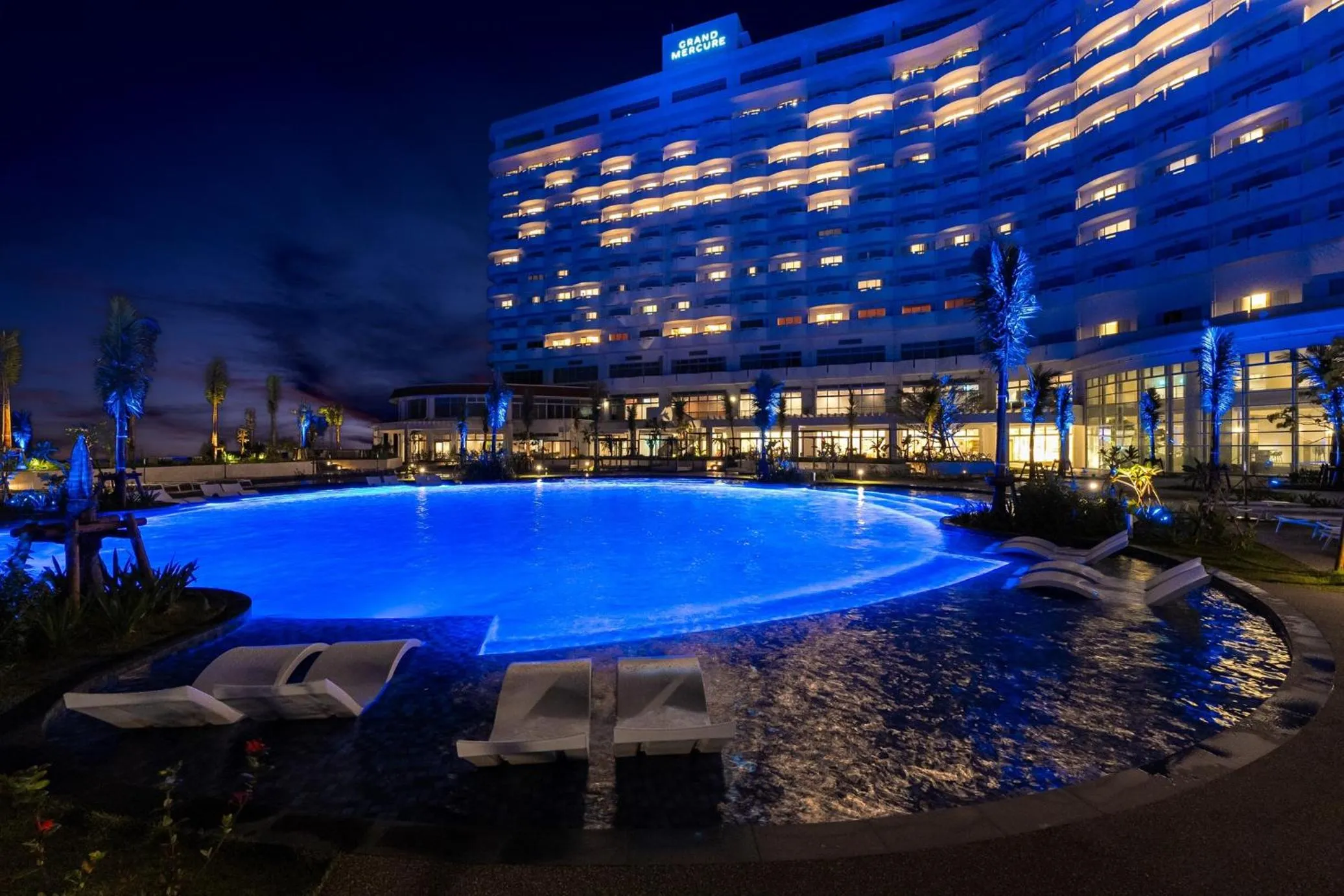Swimming pool in Grand Mercure Okinawa Cape Zanpa Resort