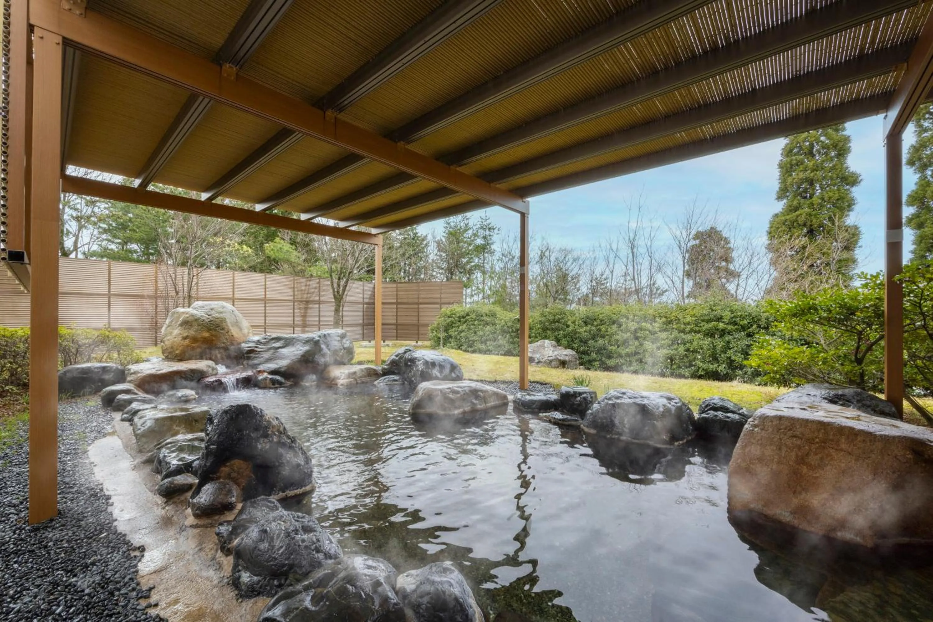 Open Air Bath in Mercure Toyama Tonami Resort & Spa