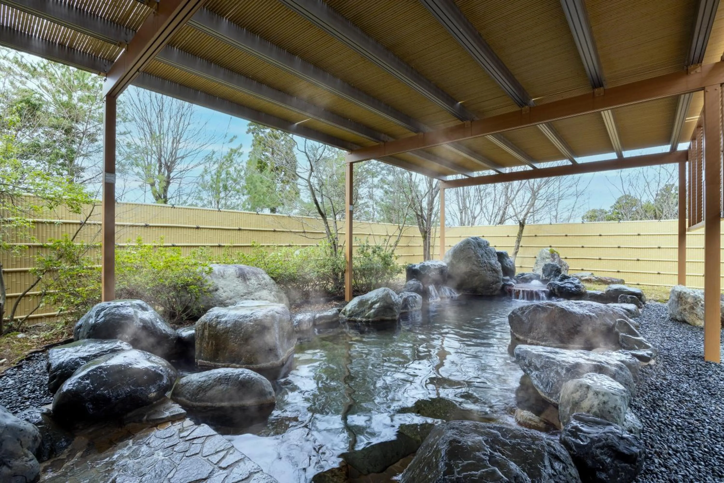 Open Air Bath in Mercure Toyama Tonami Resort & Spa