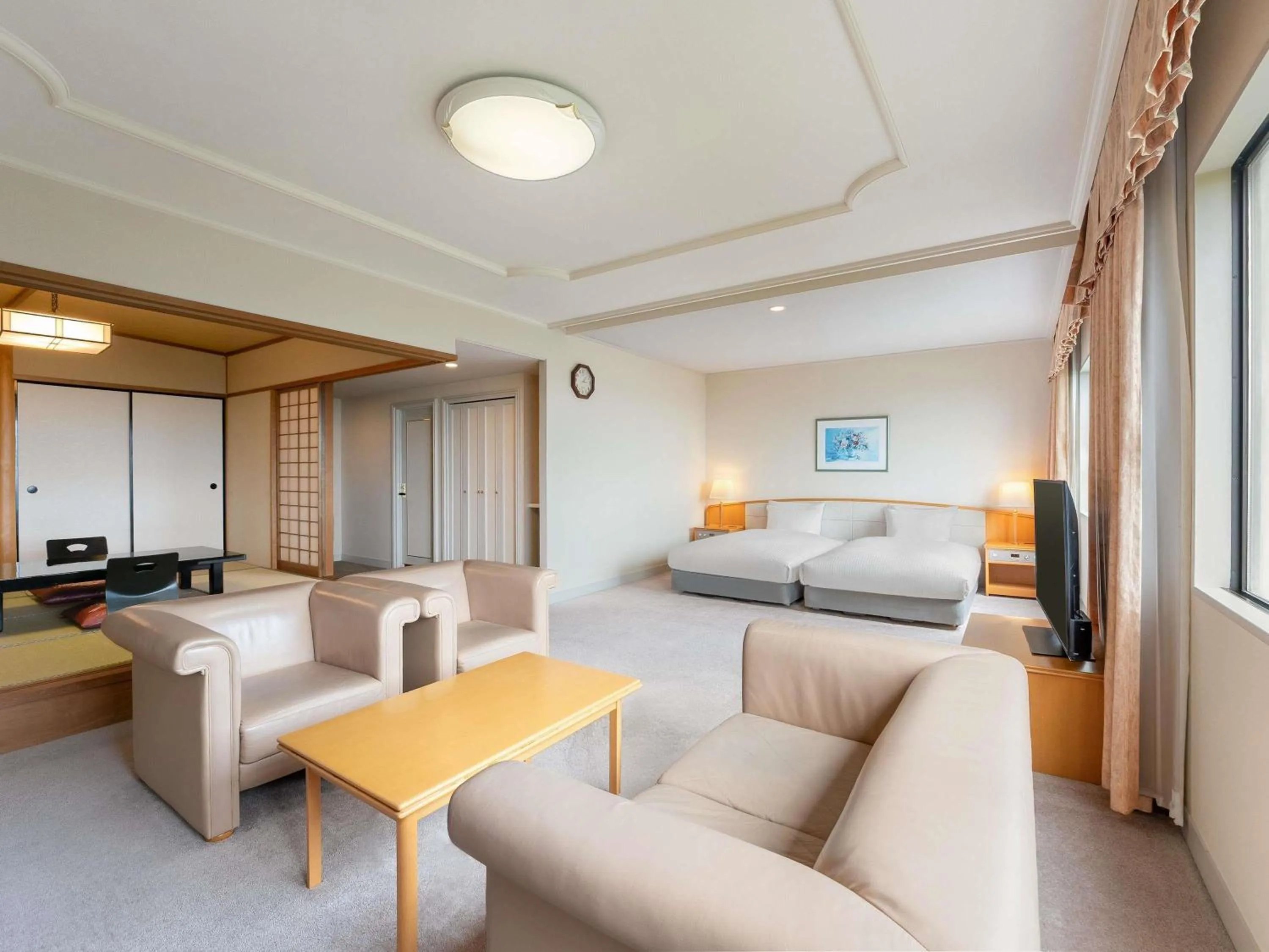 Property building, Bed in Mercure Toyama Tonami Resort & Spa