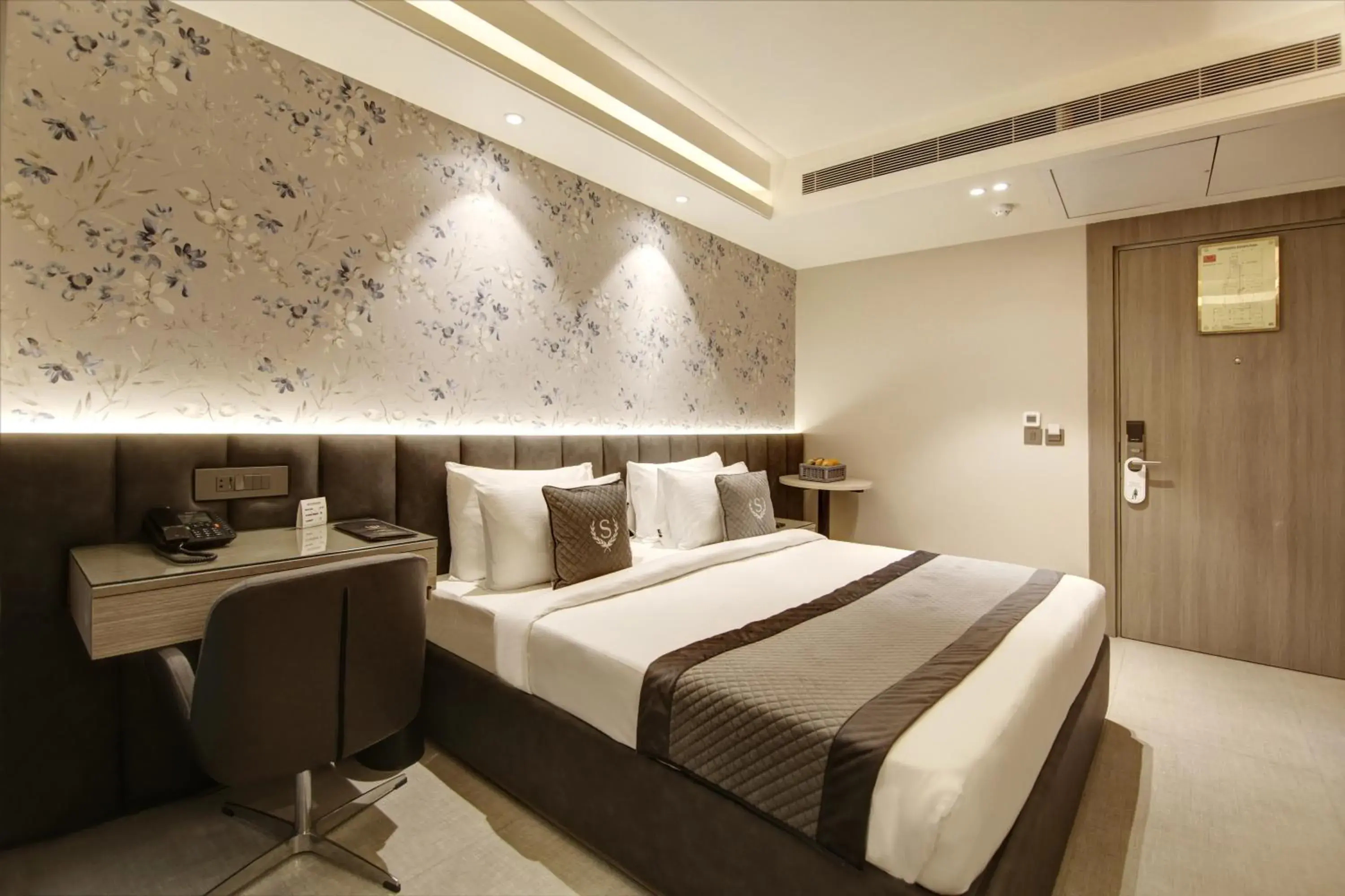 Bed in Stepstones Hotels and Inn-DLF PHASE 3 GURGAON Bed in Stepstones Hotels and Inn-DLF PHASE 3 GURGAON