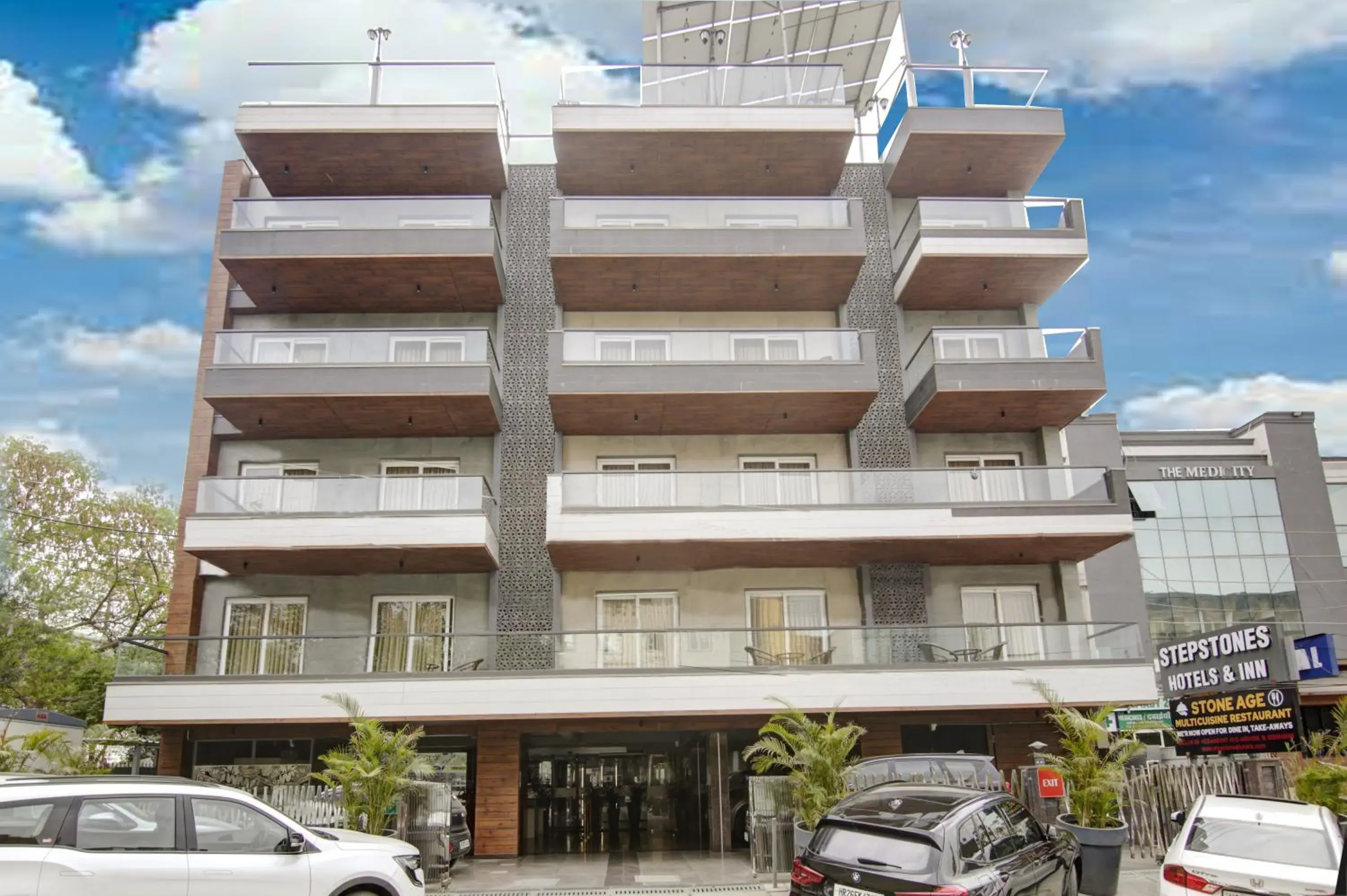 Facade/entrance in Stepstones Hotels and Inn-DLF PHASE 3 GURGAON Facade/entrance in Stepstones Hotels and Inn-DLF PHASE 3 GURGAON