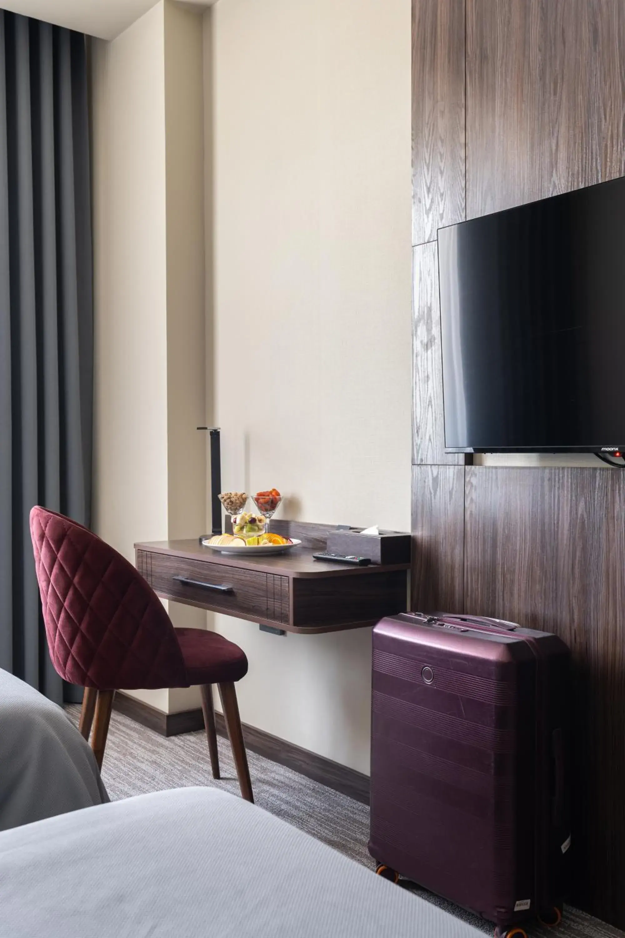 TV and multimedia, Bed in StayInn City Center TV and multimedia, Bed in StayInn City Center