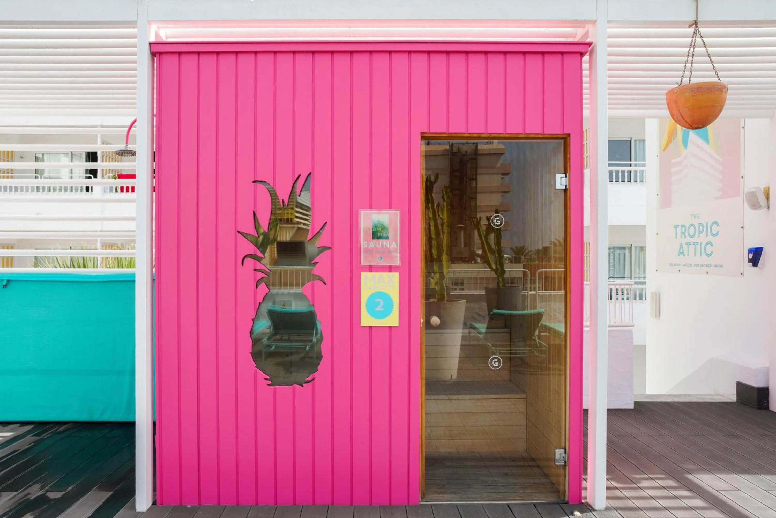 Sauna in Gold By Marina - Adults only