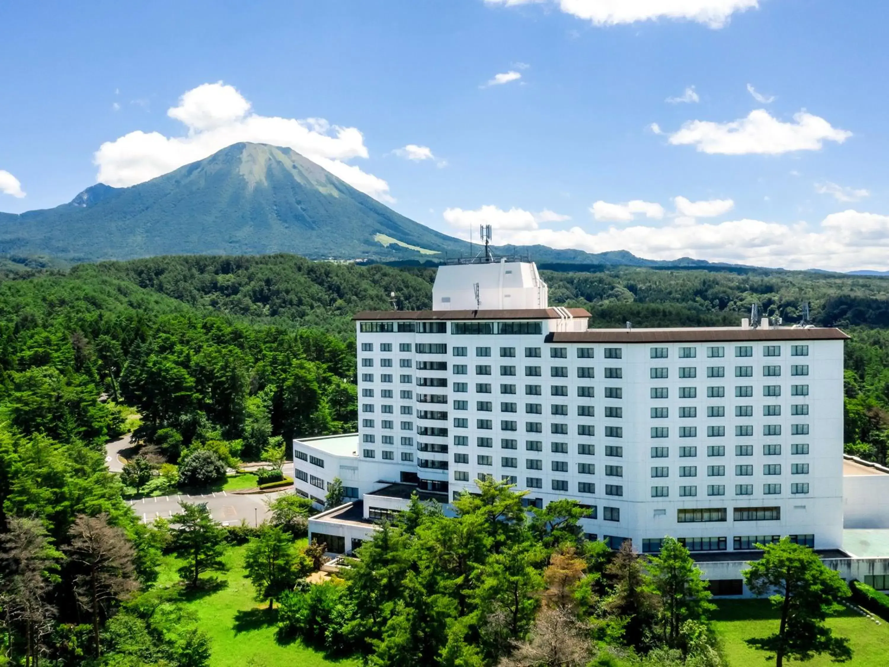 Property building in Mercure Tottori Daisen Resort & Spa Property building in Mercure Tottori Daisen Resort & Spa