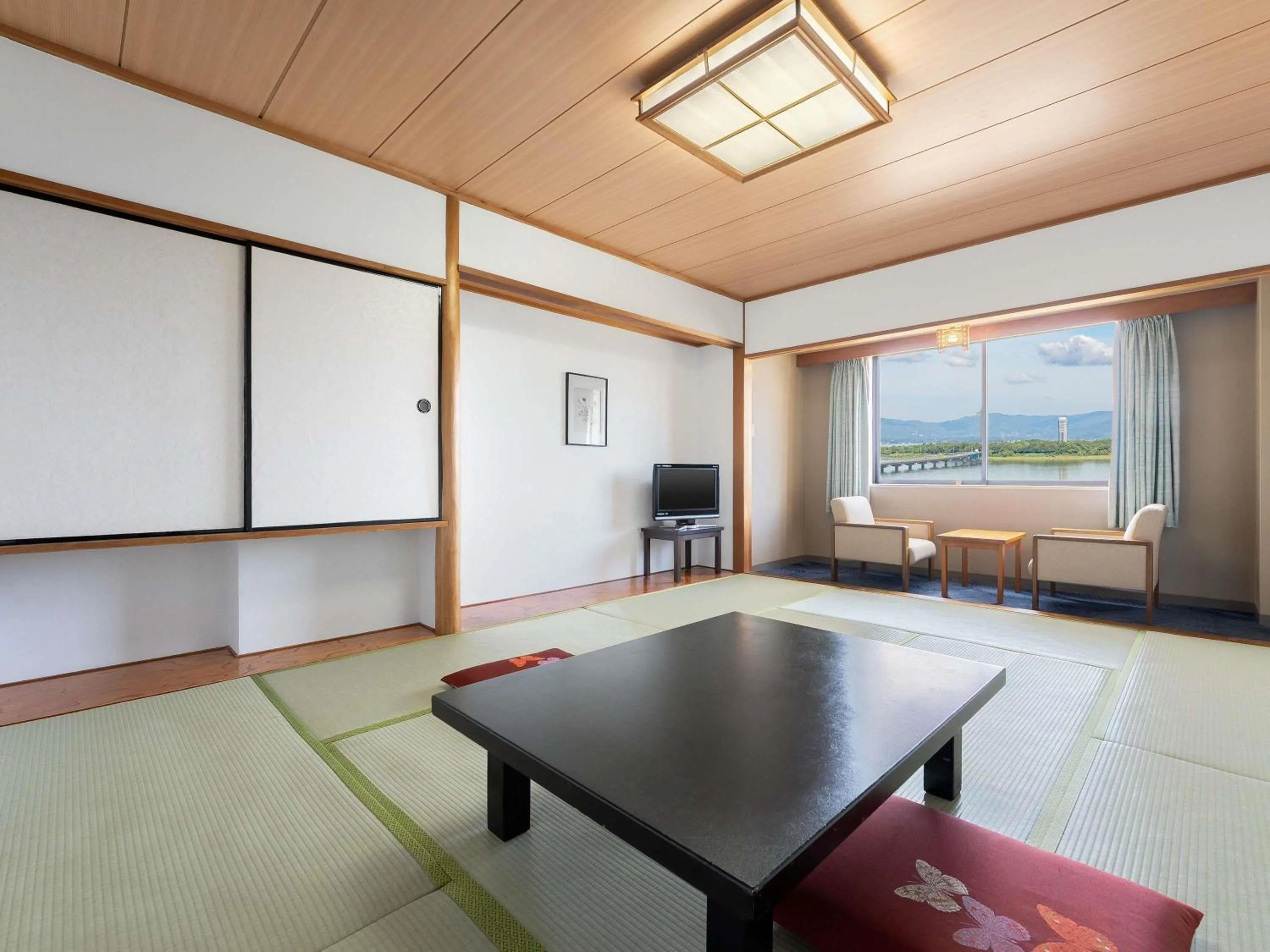 Bedroom in Grand Mercure Lake Hamana Resort & Spa