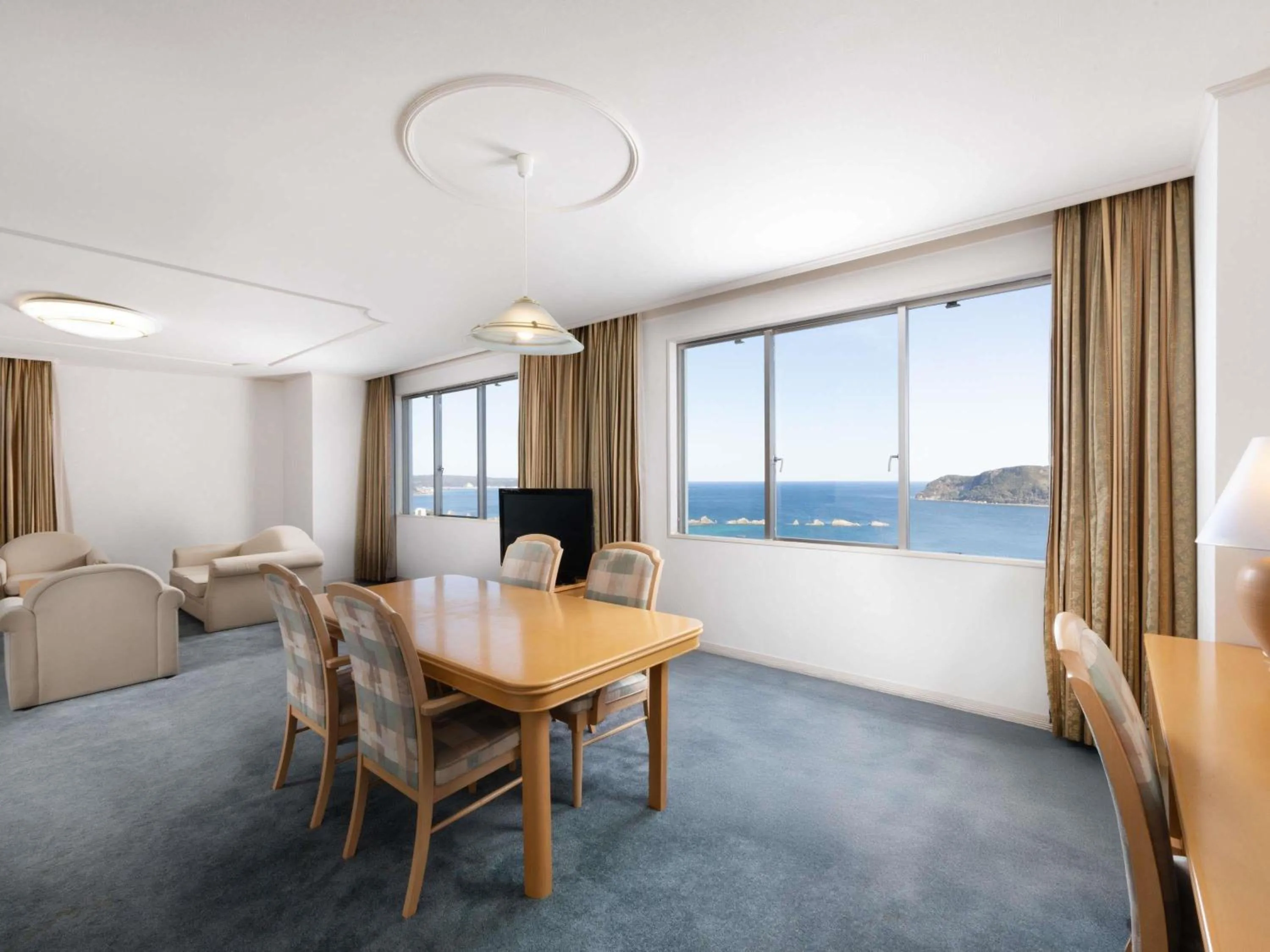 Bedroom in Mercure Wakayama Kushimoto Resort & Spa