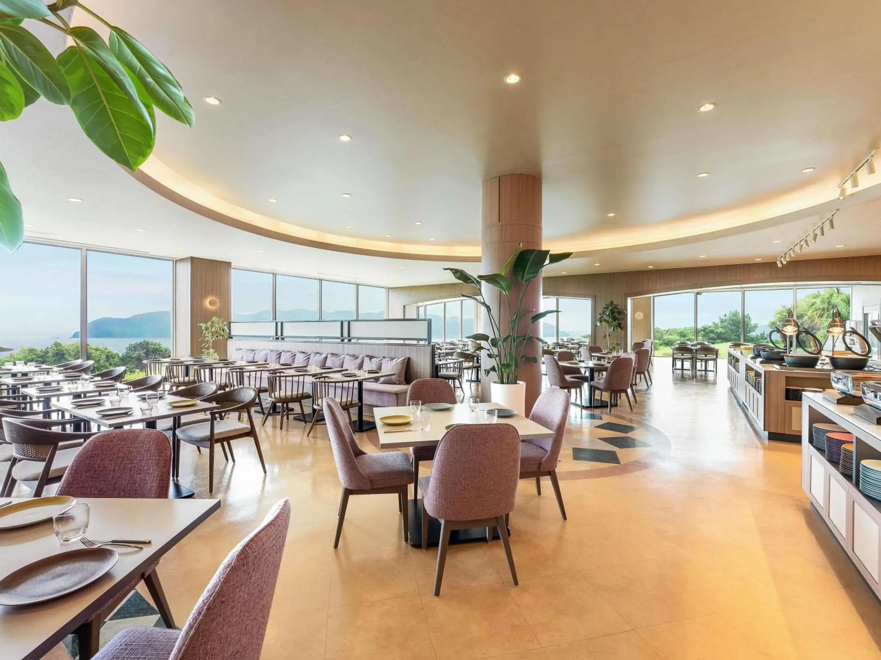 Restaurant/places to eat in Mercure Wakayama Kushimoto Resort & Spa Restaurant/places to eat in Mercure Wakayama Kushimoto Resort & Spa