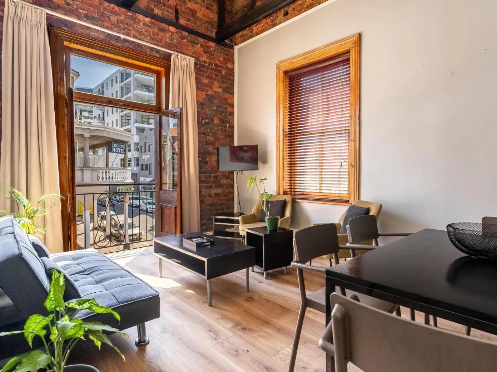 TV and multimedia in Long Street Self Catering Apartments