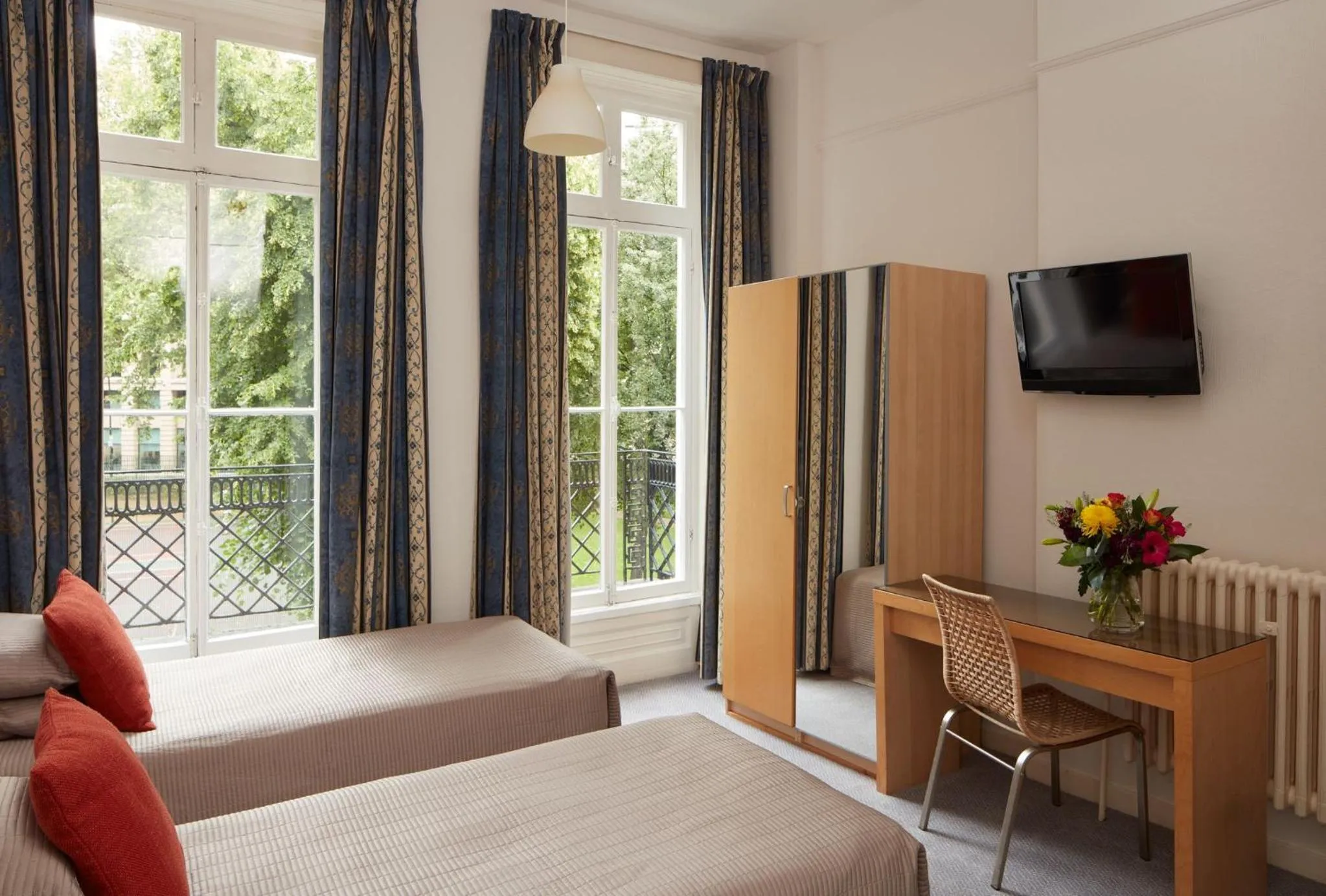 Bedroom, Bed in Euro Hotel