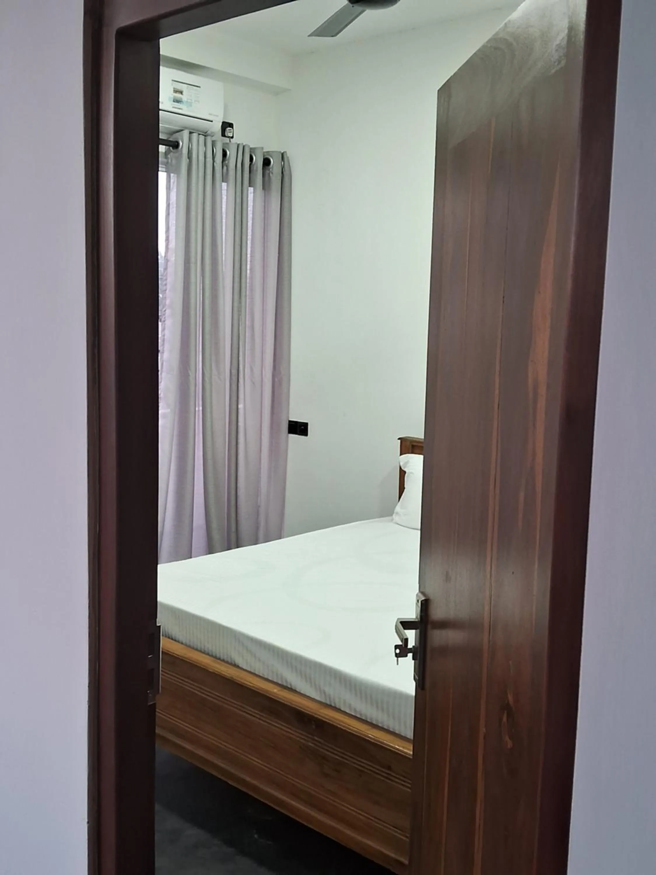Bed in RKO Villa27 - Unawatuna