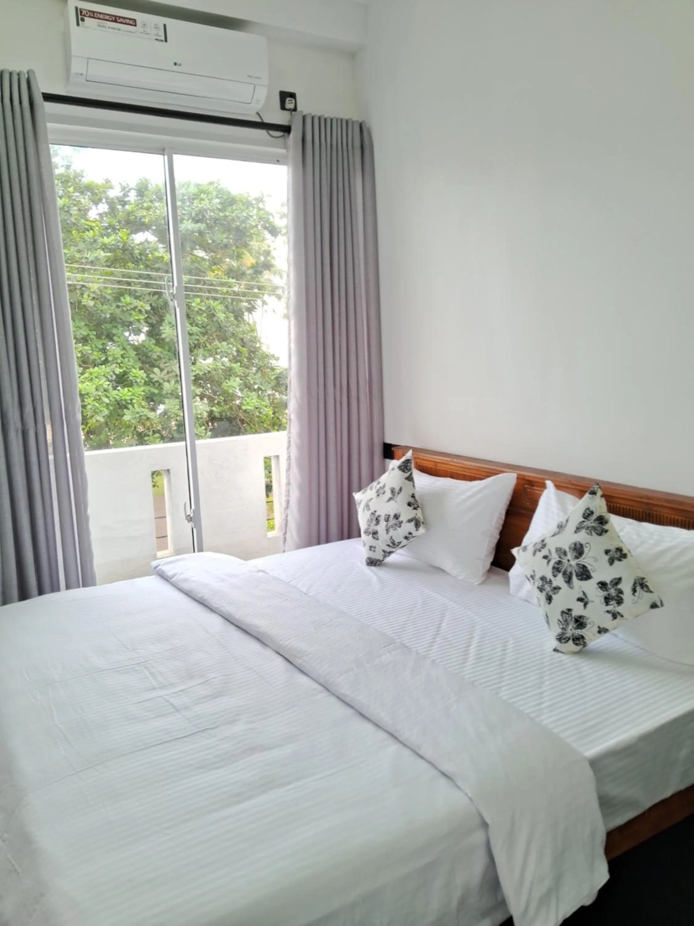 Bed in RKO Villa27 - Unawatuna