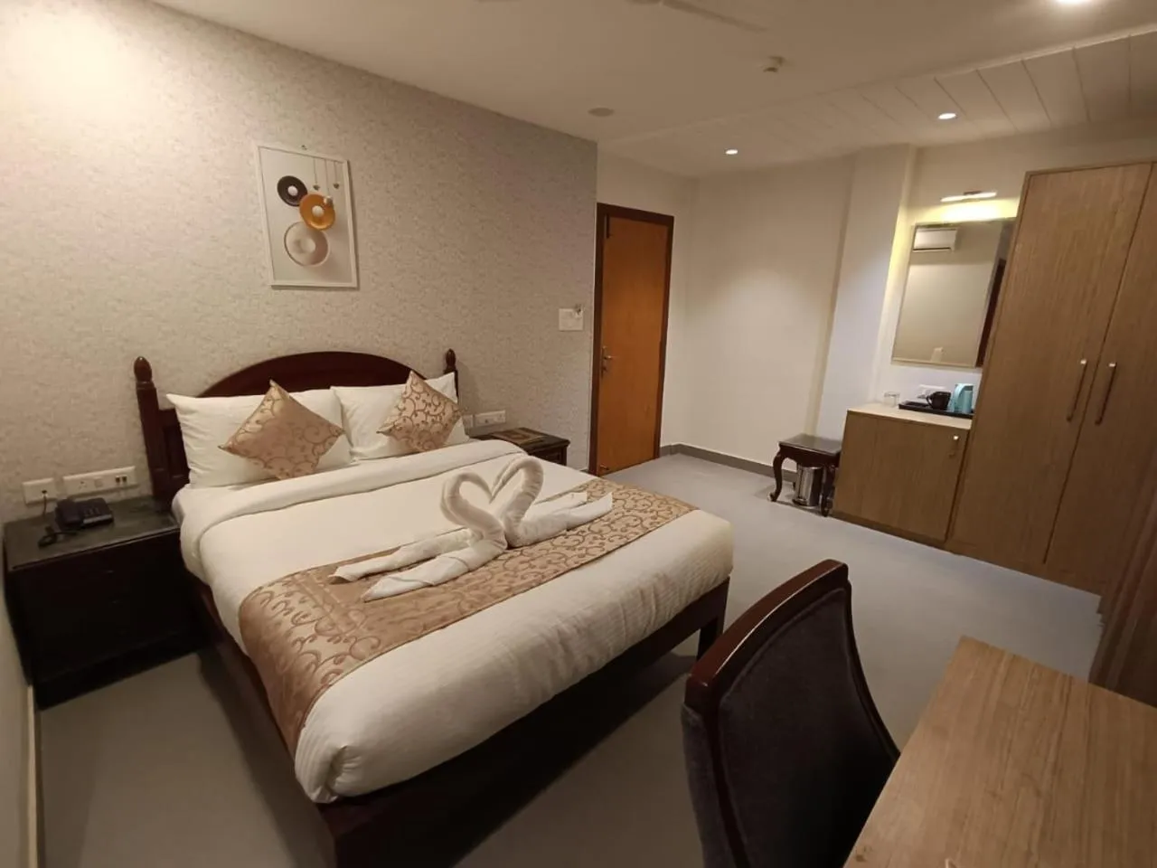 Bedroom, Bed in Hotel Monsoon Palace Guwahati