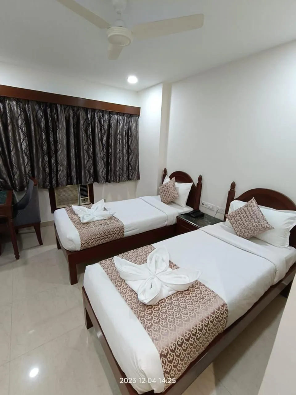 Bed in Hotel Monsoon Palace Guwahati