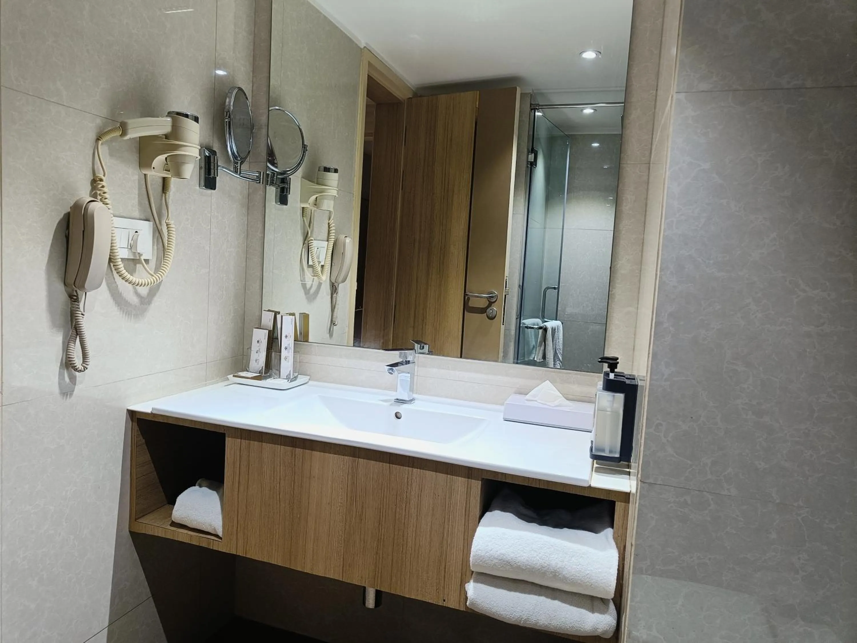 Bathroom in Effotel By Sayaji Indore